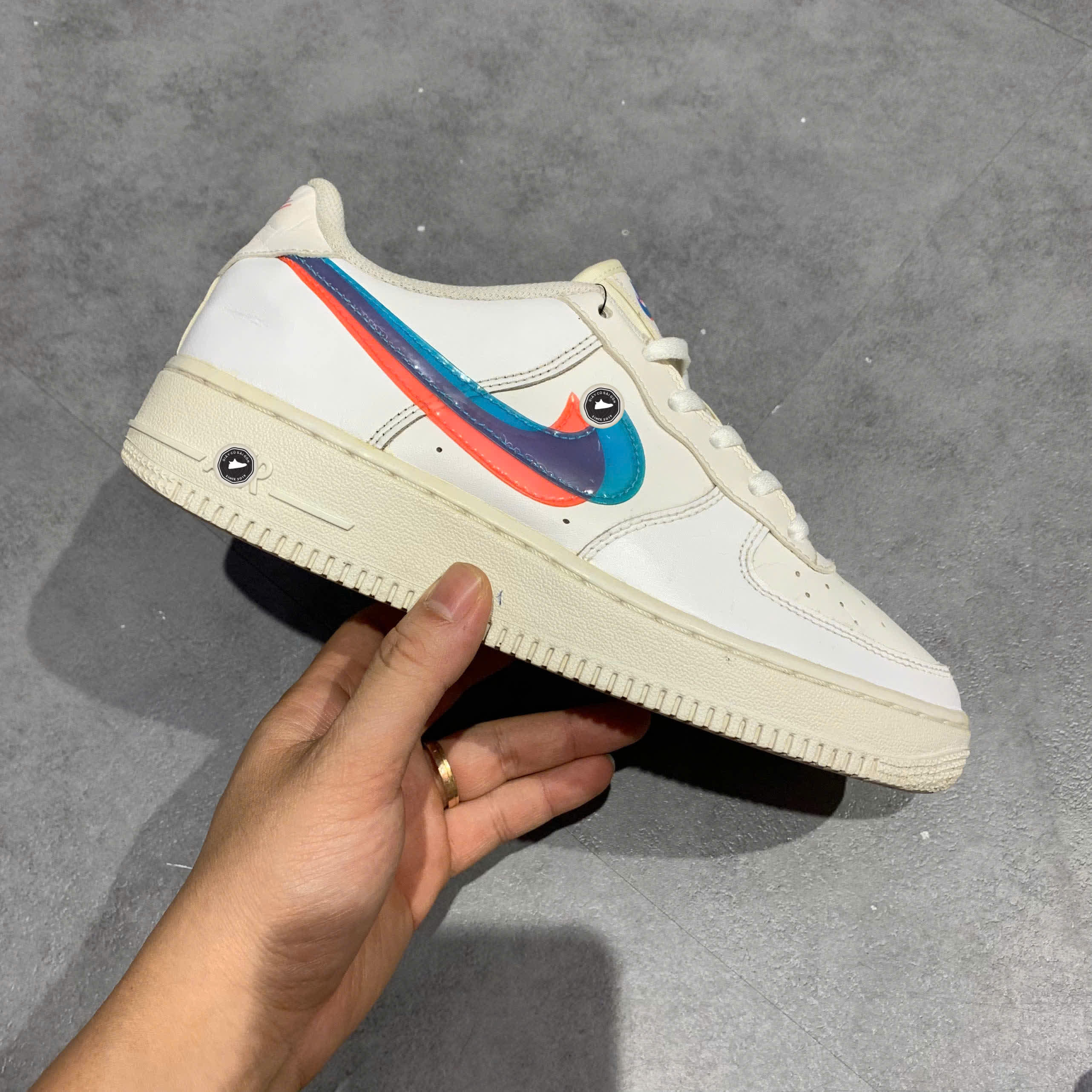 NIKE AIR FORCE 1 LV8 KSA GS '3D GLASSES' BV2551 100 SIZE 38.5 GIÀY 2HAND CHÍNH HÃNG PVN20698