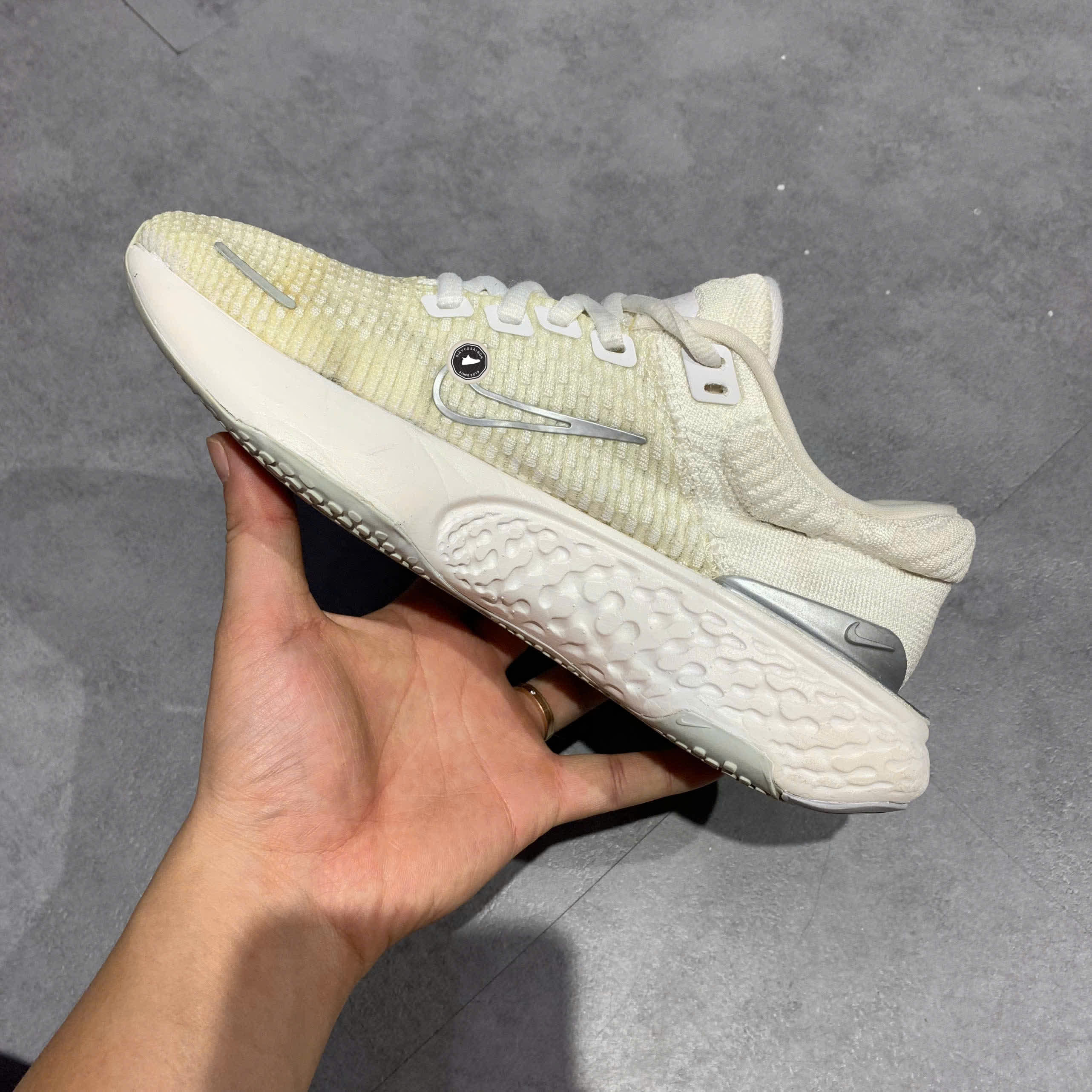 NIKE ZOOMX INVINCIBLE RUN FLYKNIT 2 'WHITE METALLIC SILVER' DC9993-101 SIZE 37.5 GIÀY 2HAND CHÍNH HÃNG PVN20850