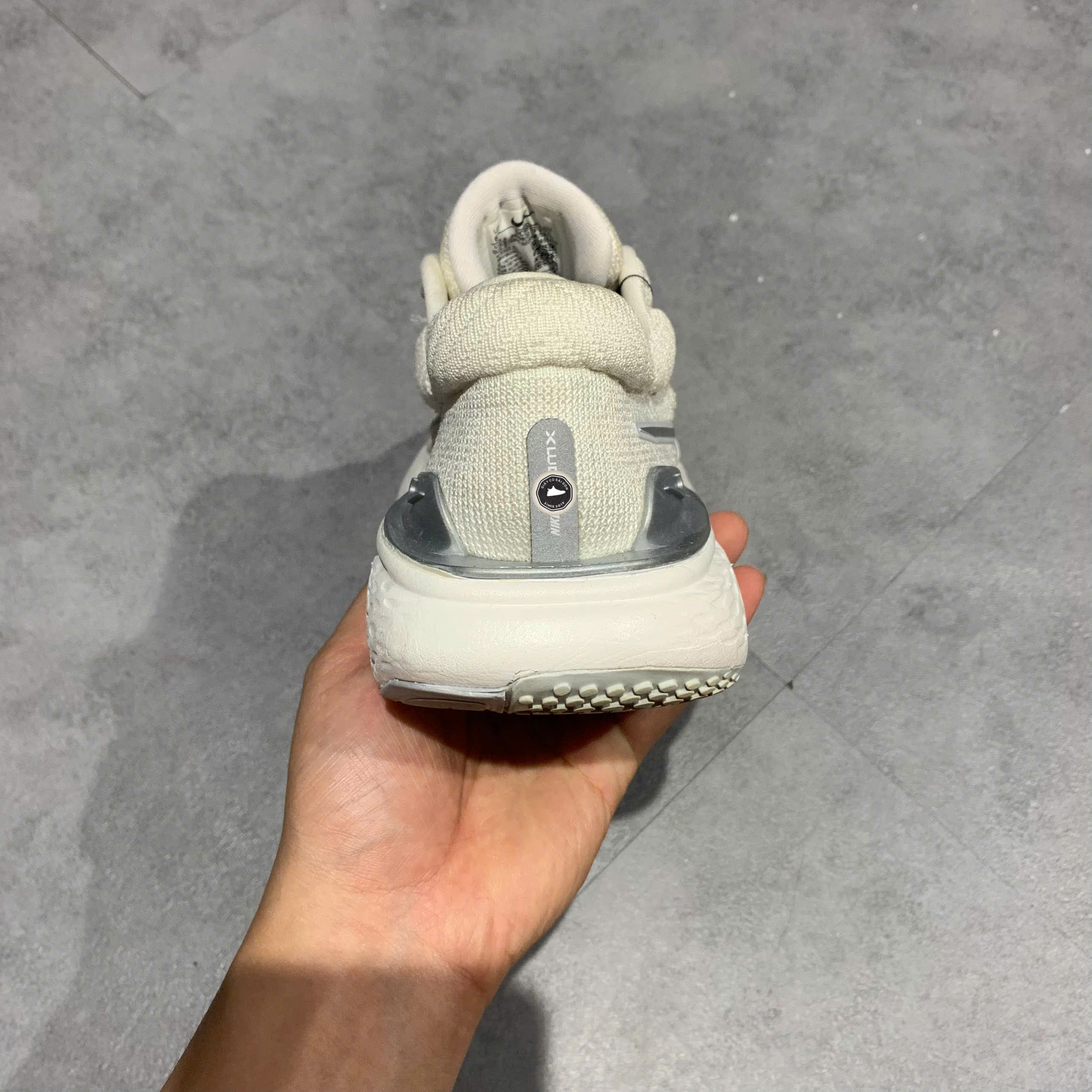 NIKE ZOOMX INVINCIBLE RUN FLYKNIT 2 'WHITE METALLIC SILVER' DC9993-101 SIZE 37.5 GIÀY 2HAND CHÍNH HÃNG PVN20850