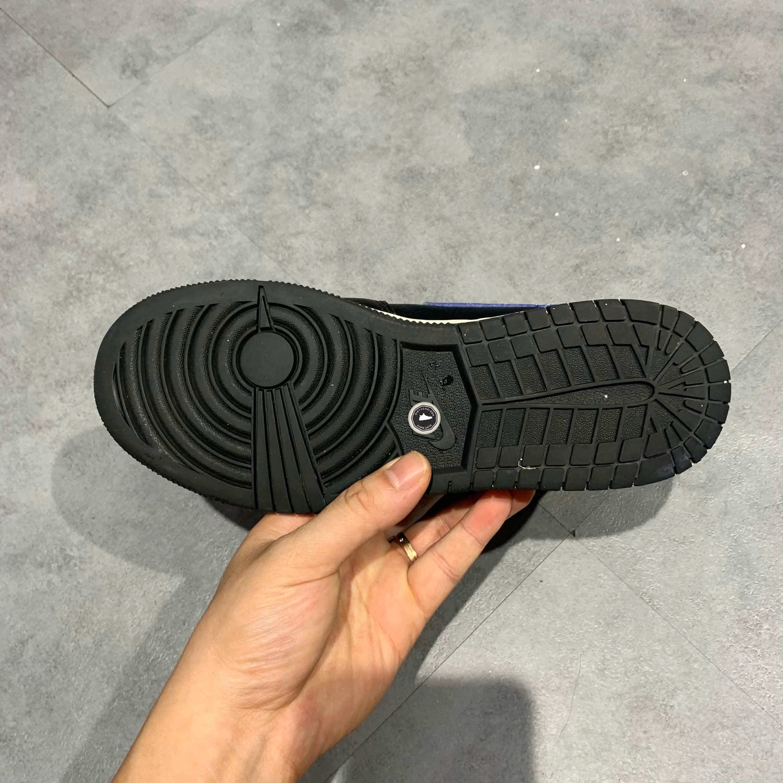 Air Jordan 1 Mid Hyper Royal 554725 077 SIZE 36.5 GIÀY 2HAND CHÍNH HÃNG PVN20776