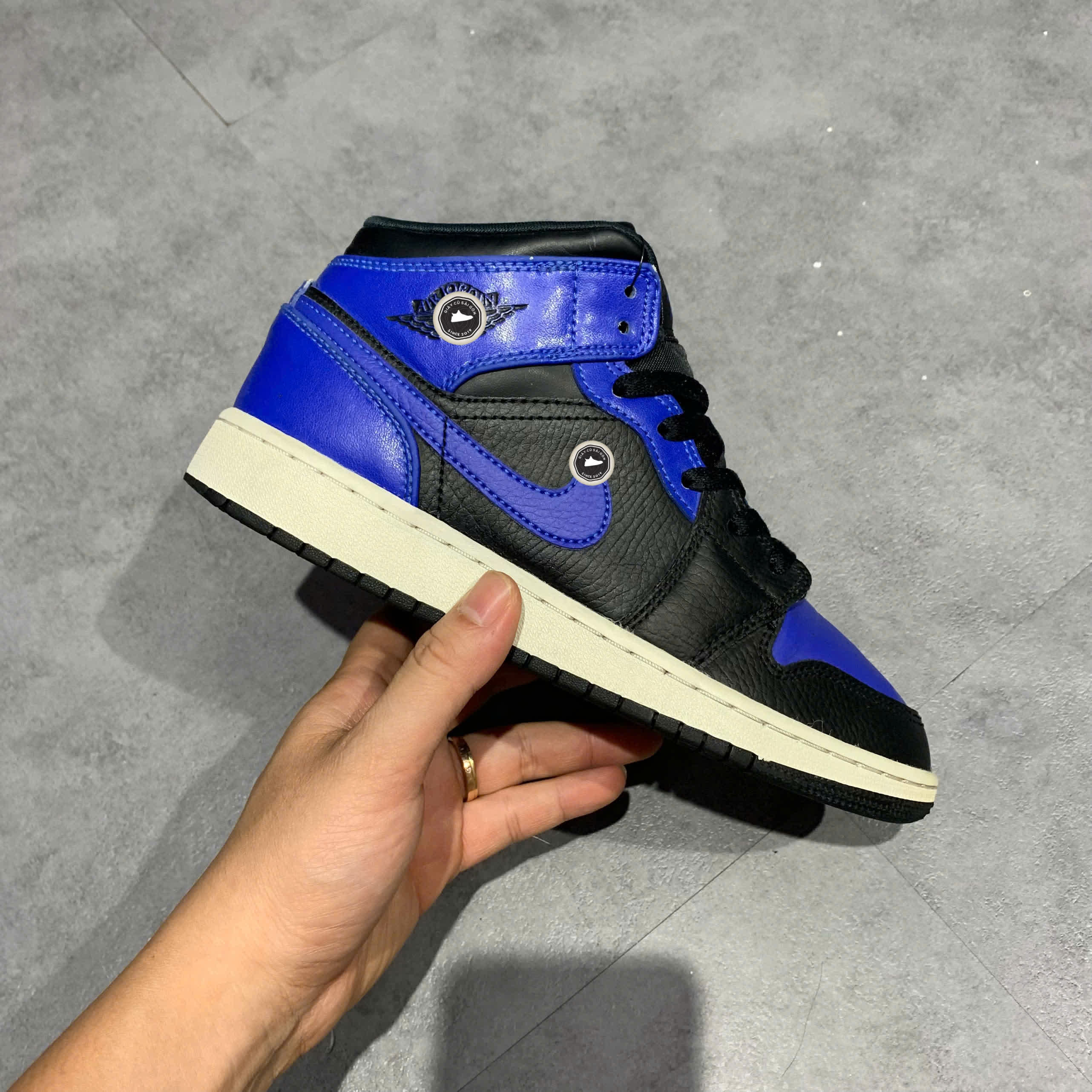 Air Jordan 1 Mid Hyper Royal 554725 077 SIZE 36.5 GIÀY 2HAND CHÍNH HÃNG PVN20776