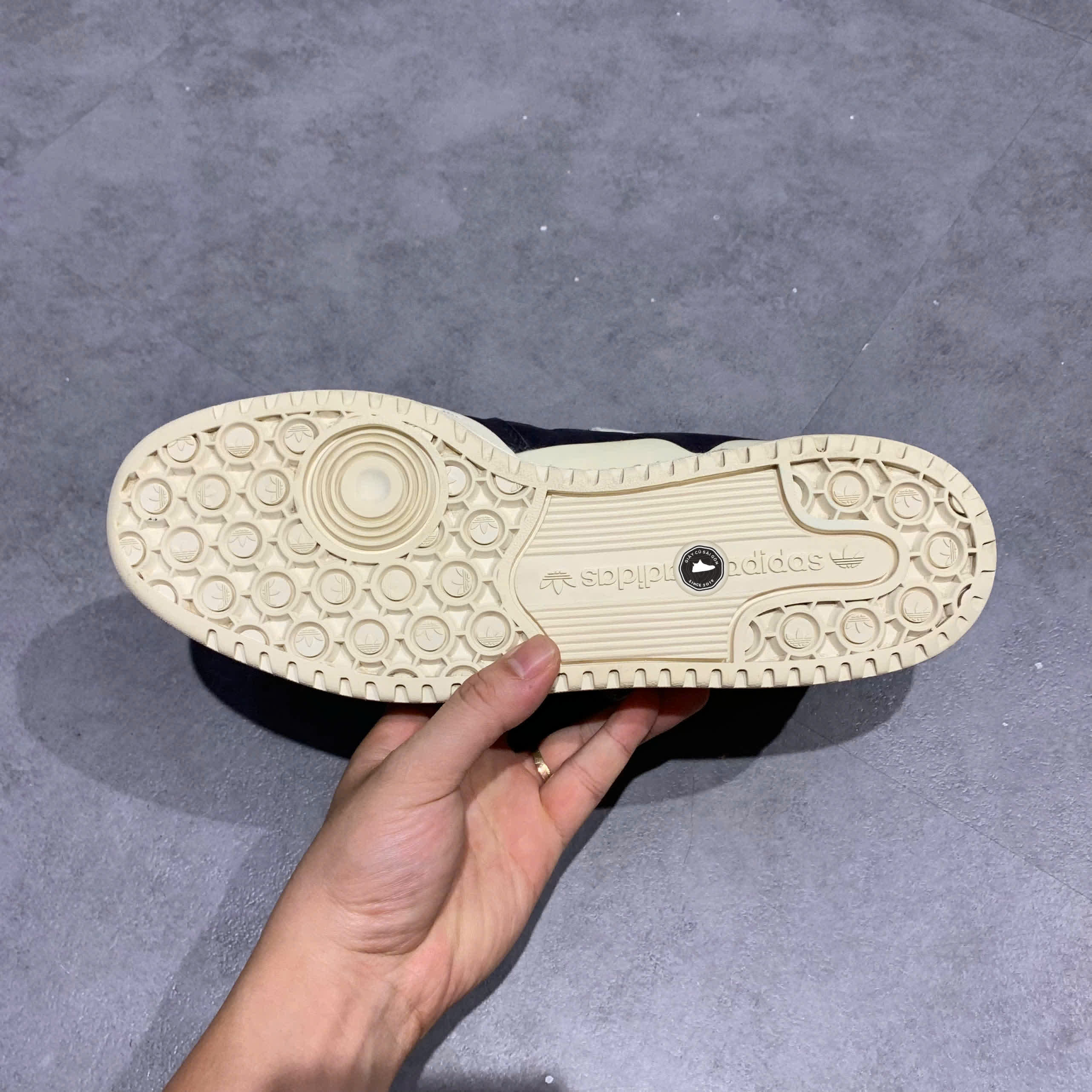 ADIDAS FORUM 84 LOW OFF WHITE GREEN HQ6938 SIZE 43 1/3 GIÀY 2HAND CHÍNH HÃNG PVN20497