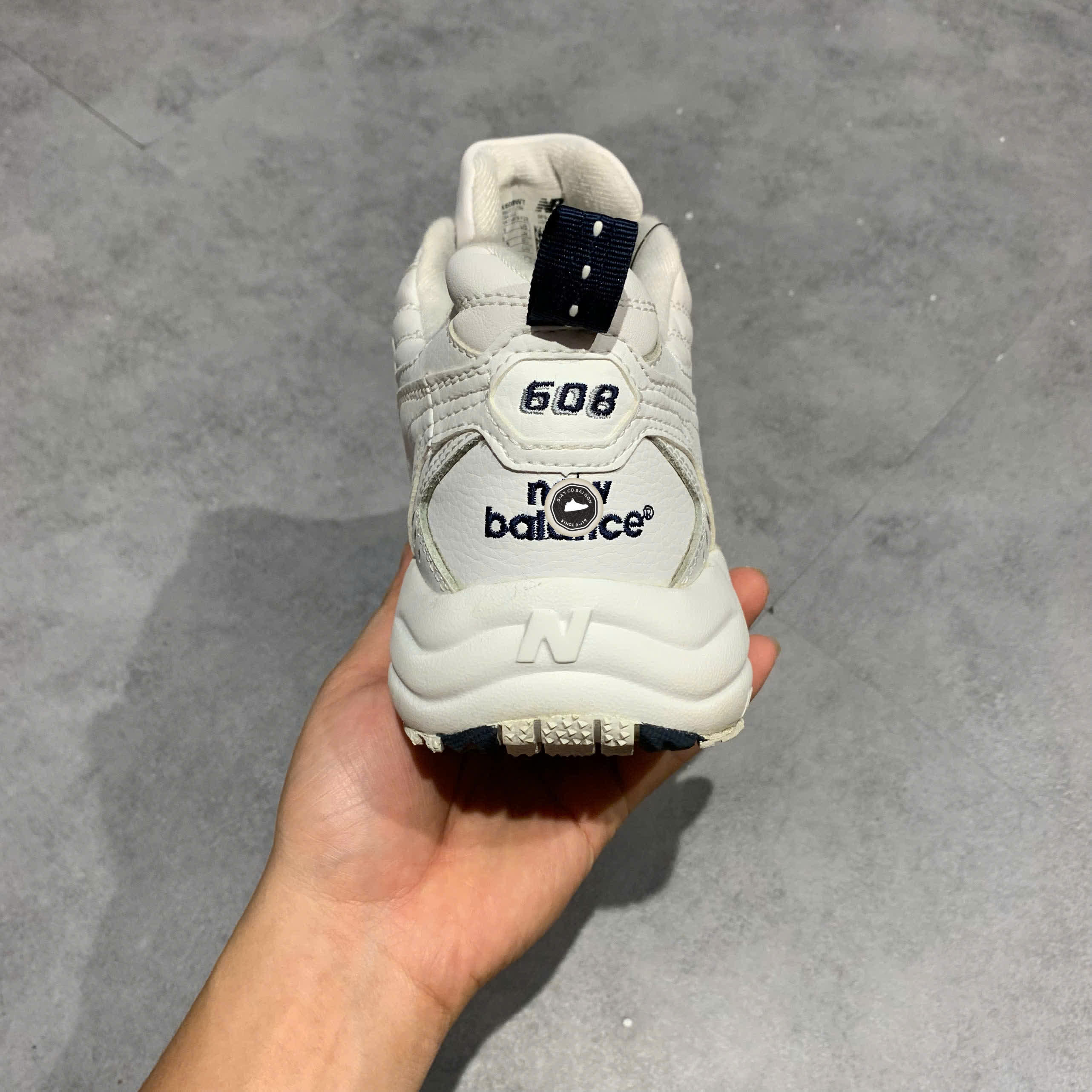 NEW BALANCE WMNS 608 V5 'WHITE NAVY' WX608WT SIZE 43 GIÀY 2HAND CHÍNH HÃNG PVN20379