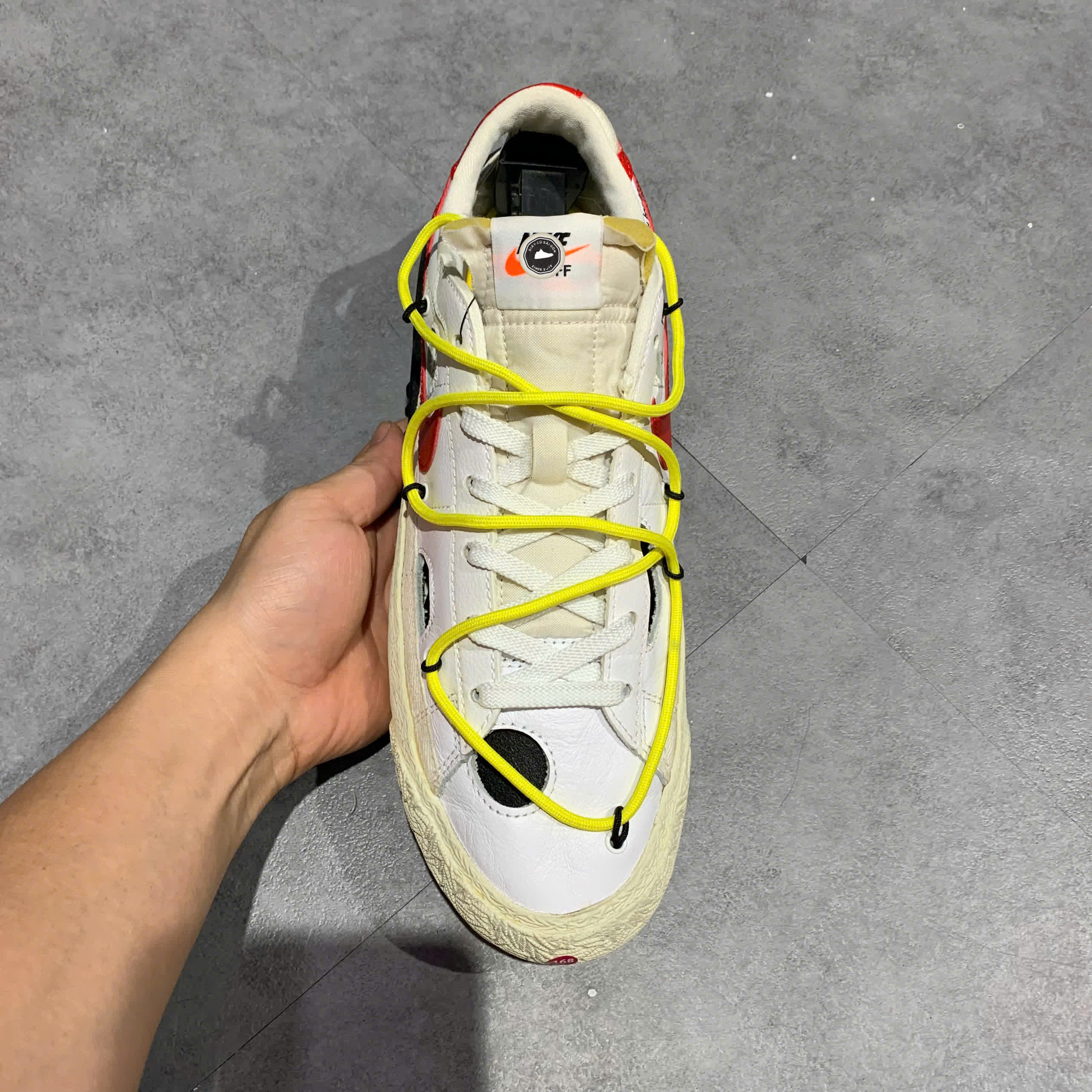 NIKE BLAZER LOW OFF-WHITE WHITE UNIVERSITY RED DH7863-100 SIZE 43 GIÀY 2HAND CHÍNH HÃNG PVN20628