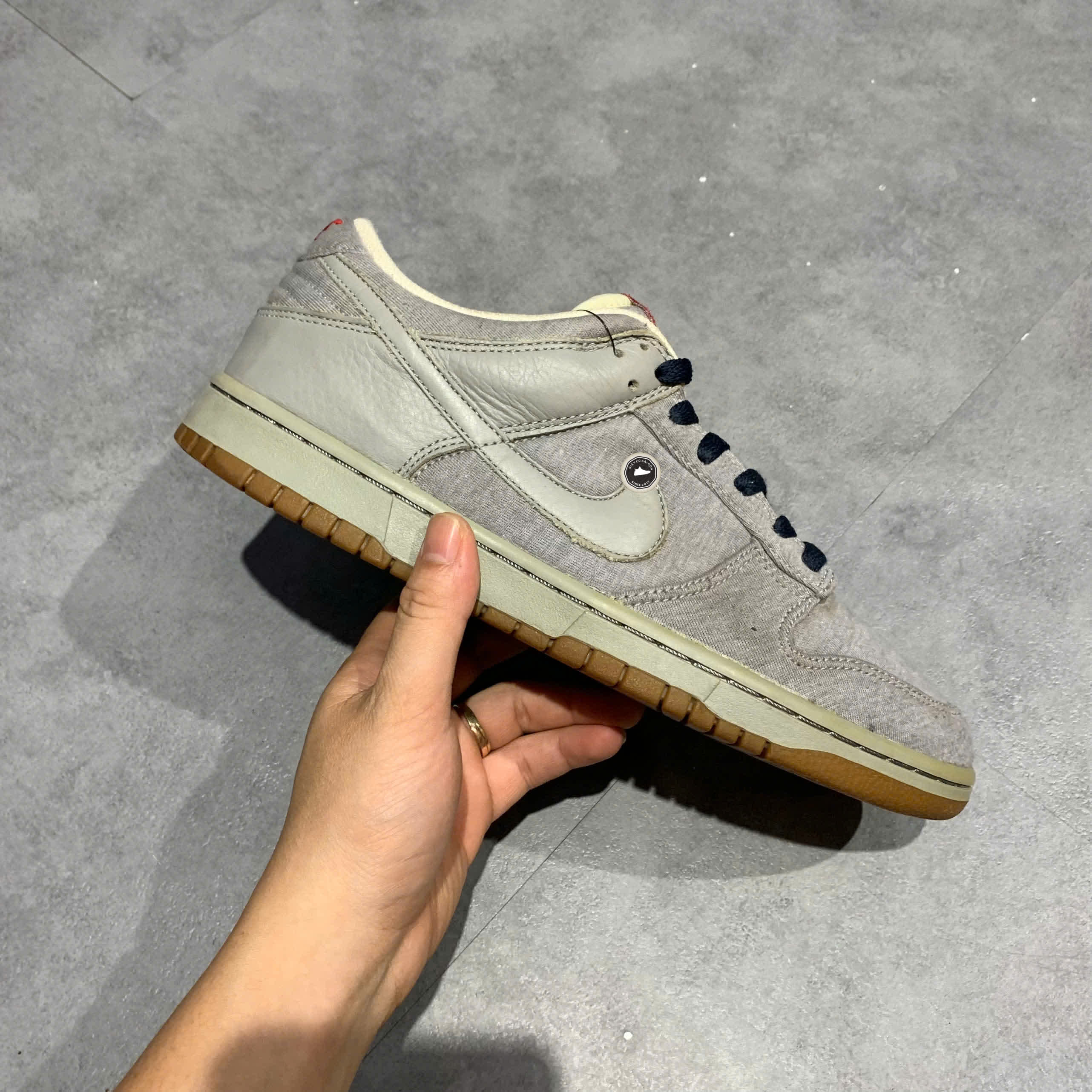 NIKE DUNK LOW CL MEDIUM GREY/NAVY/RED 318020-008 SIZE 43 GIÀY 2HAND CHÍNH HÃNG PVN20449