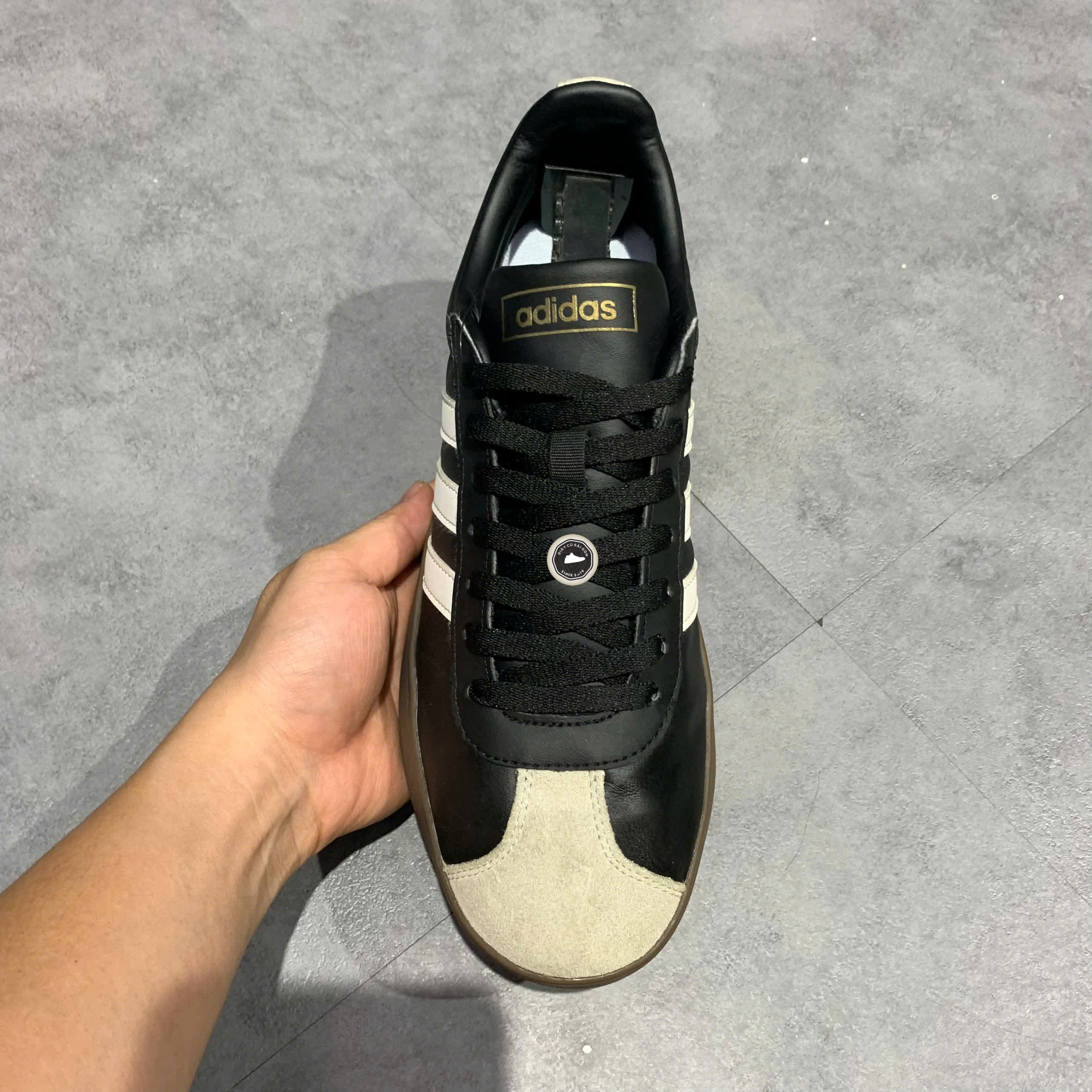 ADIDAS VL COURT 2.0 'BLACK WHITE GUM' ID6017 SIZE 44 GIÀY 2HAND CHÍNH HÃNG PVN20377