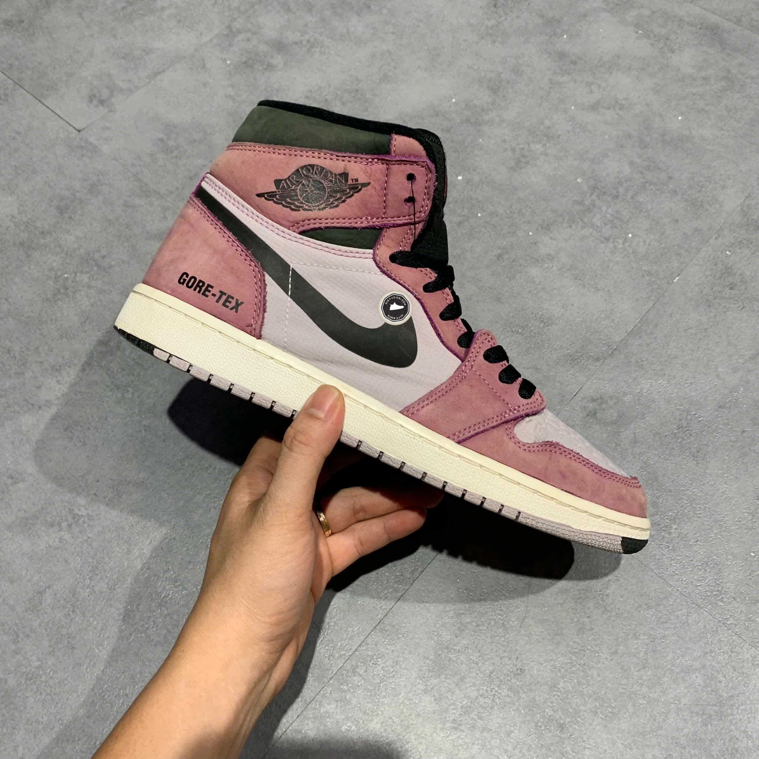 JORDAN 1 HIGH ELEMENT GORE-TEX BERRY DB2889-500 SIZE 43 GIÀY 2HAND CHÍNH HÃNG PVN20638