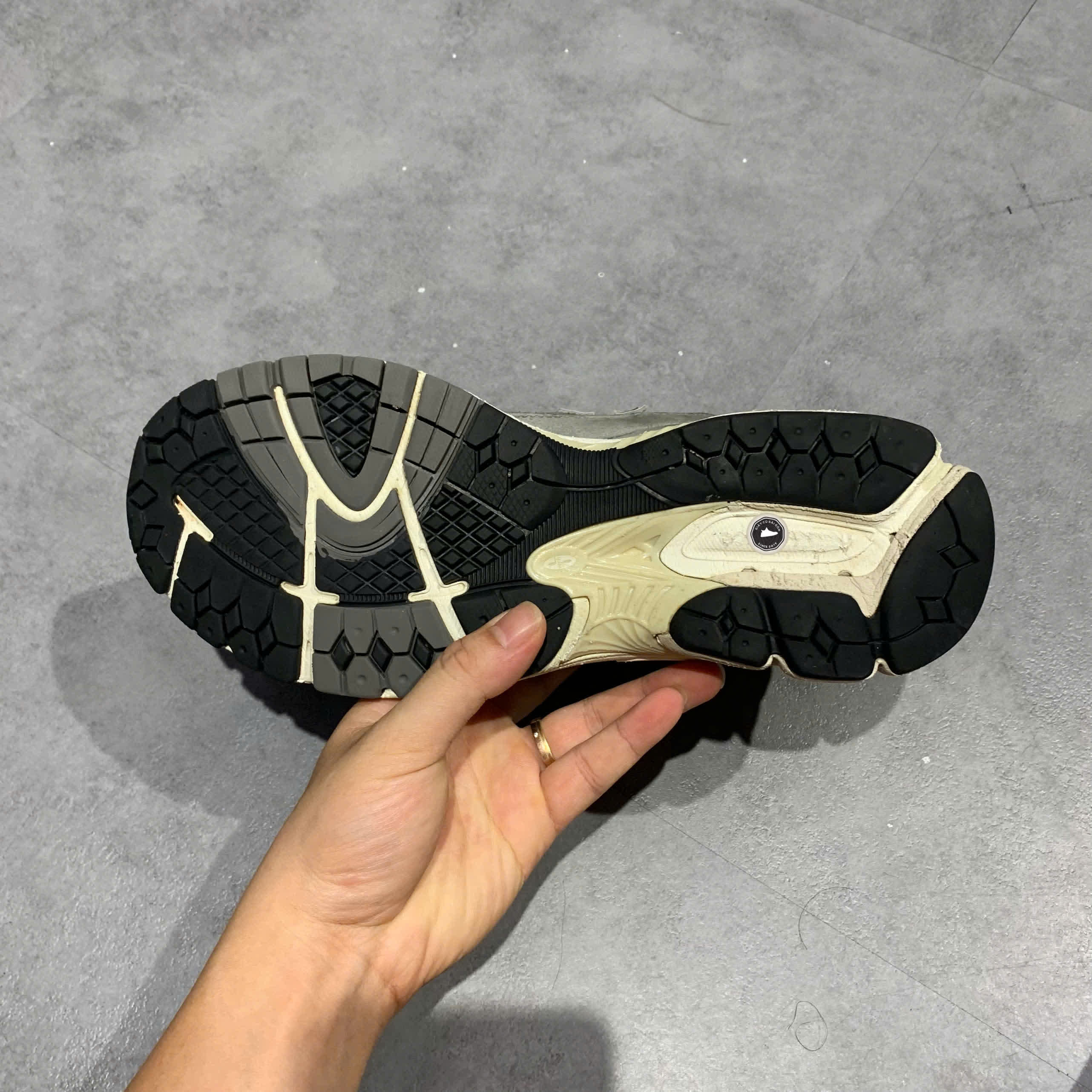 New Balance 2002R Shadow Grey M2002RNM SIZE 42 GIÀY 2HAND CHÍNH HÃNG PVN21017