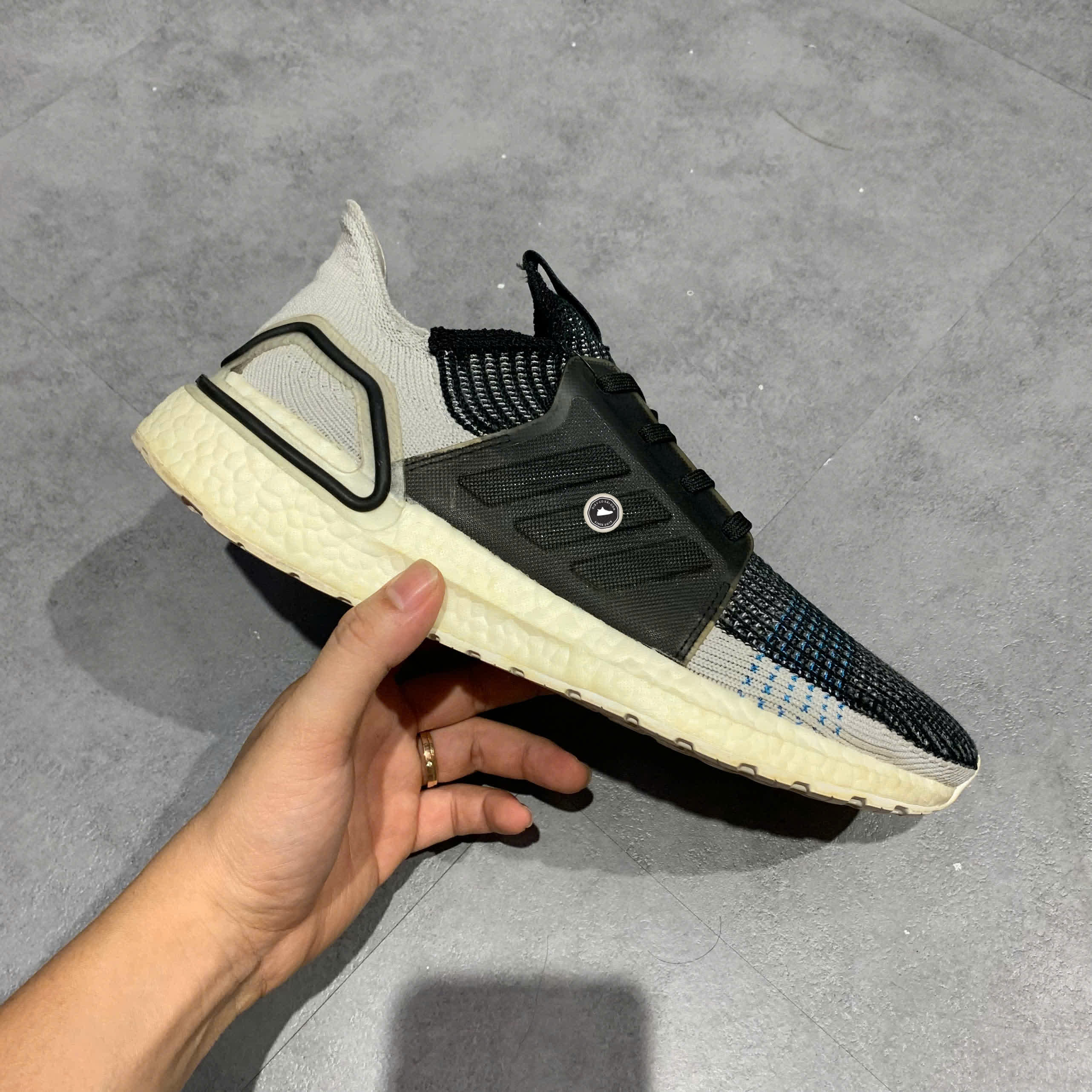 ADIDAS ULTRABOOST 19 CORE BLACK GREY SIX SHOCK CYAN F35242 SIZE 42 GIÀY 2HAND CHÍNH HÃNG PVN20578