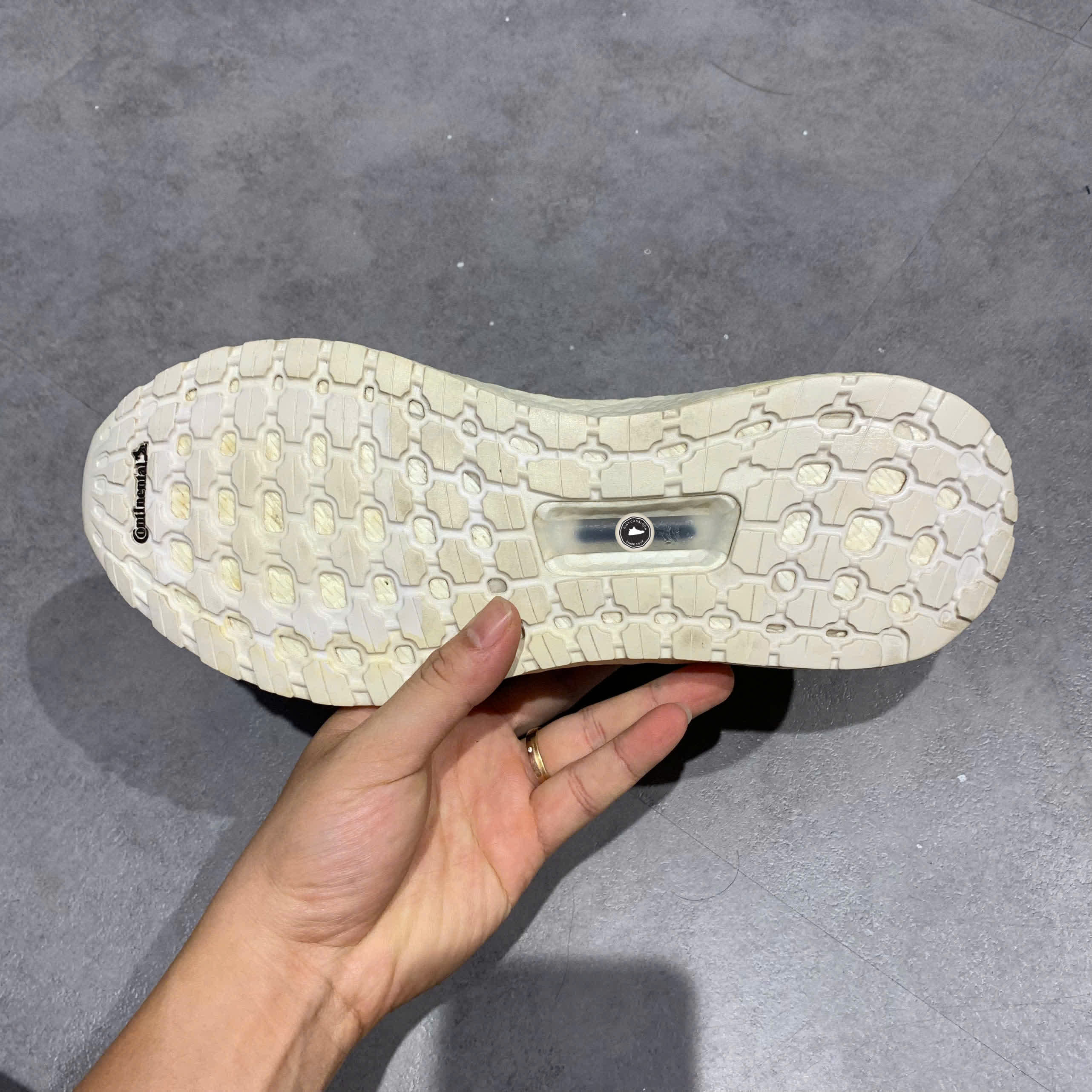 ADIDAS ULTRABOOST 19 CORE BLACK GREY SIX SHOCK CYAN F35242 SIZE 42 GIÀY 2HAND CHÍNH HÃNG PVN20578