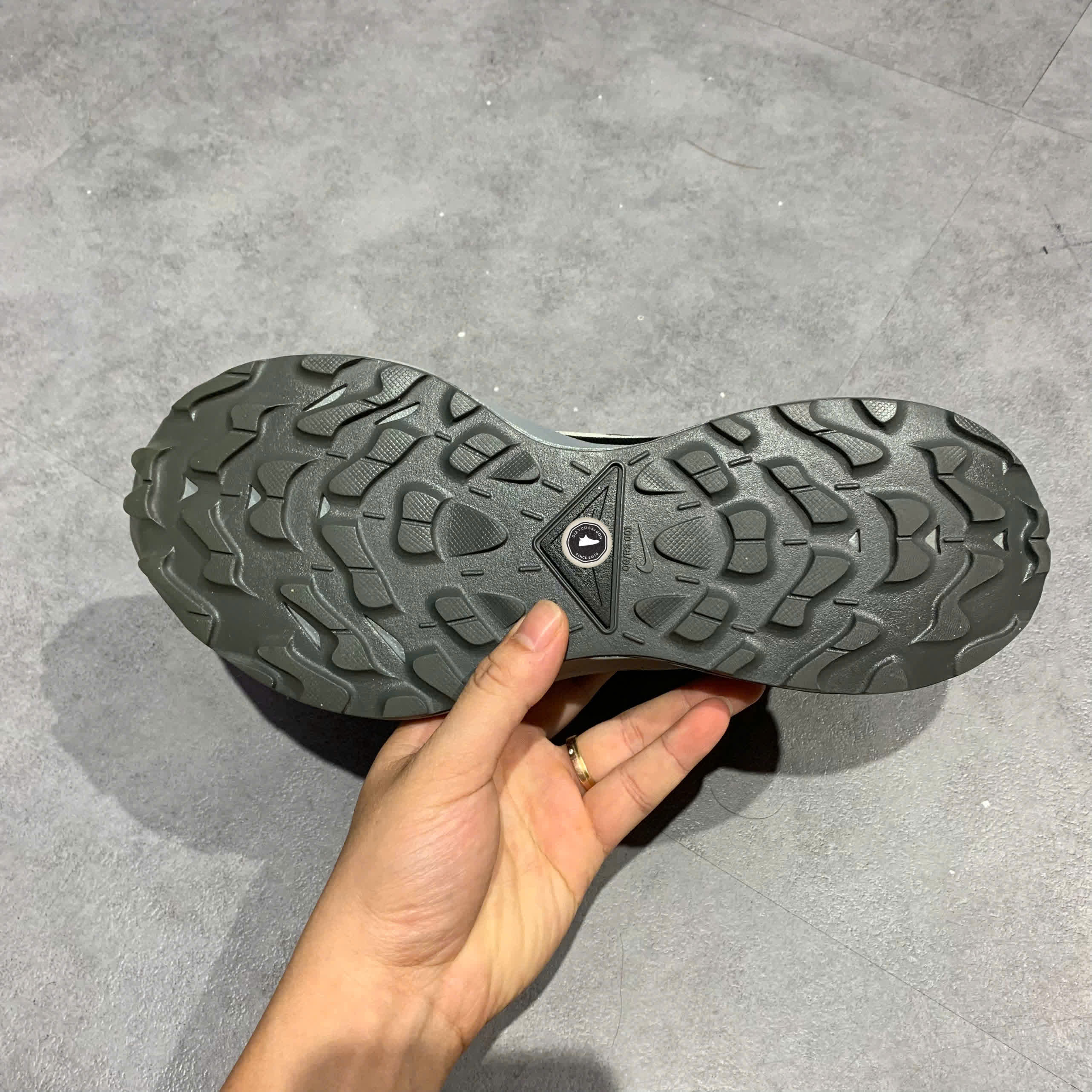 NIKE PEGASUS TRAIL 2 'DARK SMOKE GREY' CK4305 002 SIZE 42.5 GIÀY 2HAND CHÍNH HÃNG PVN20476