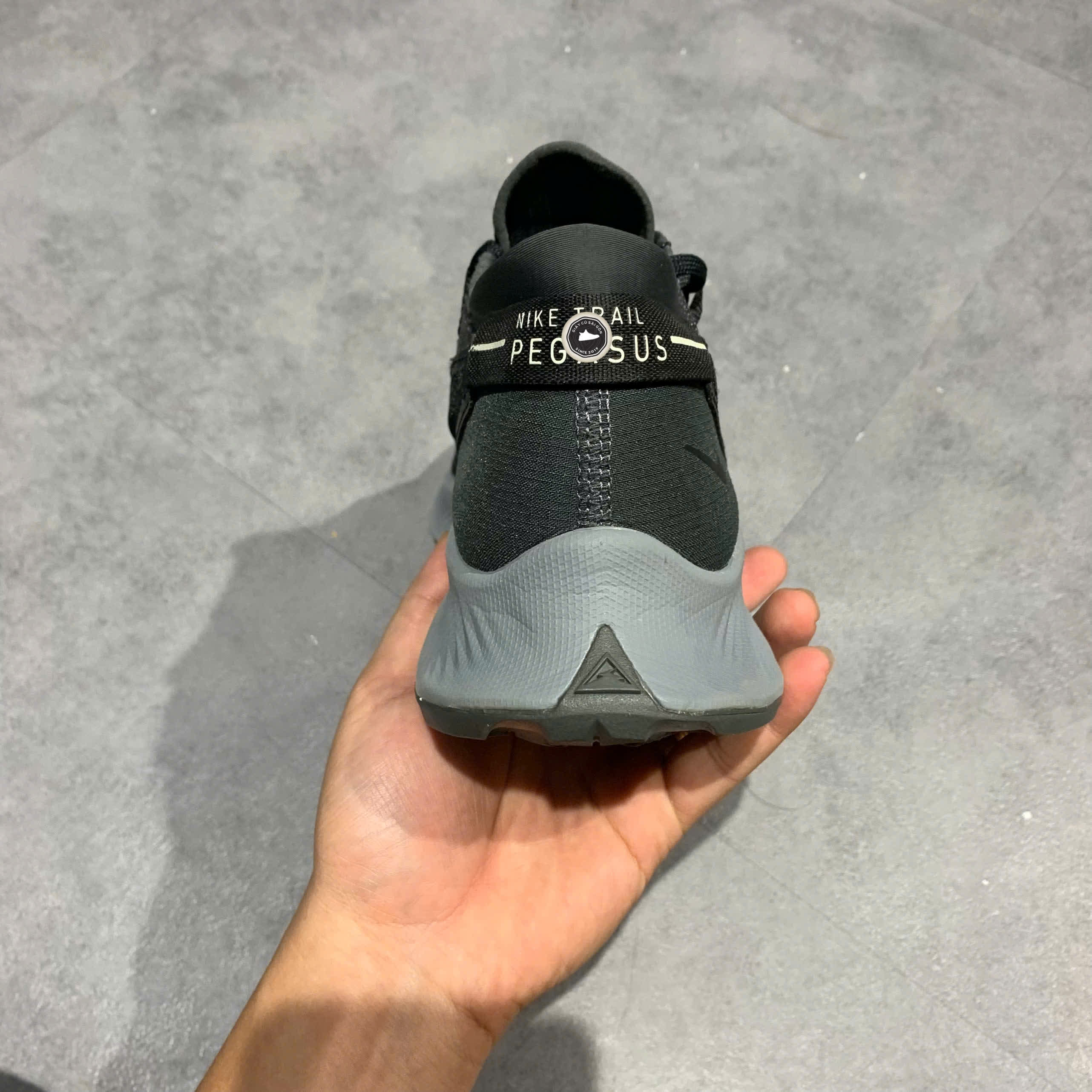 NIKE PEGASUS TRAIL 2 'DARK SMOKE GREY' CK4305 002 SIZE 42.5 GIÀY 2HAND CHÍNH HÃNG PVN20476