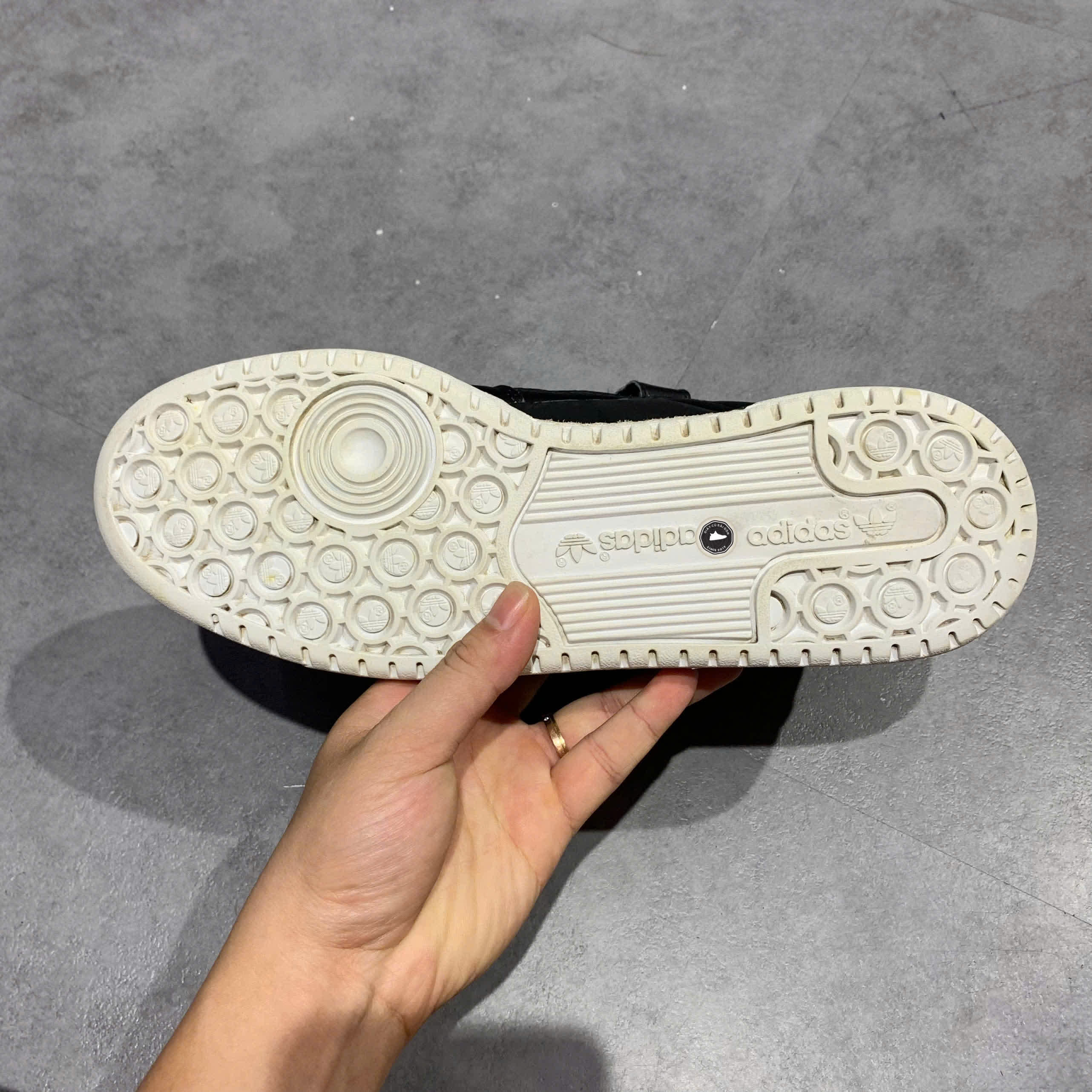 ADIDAS ORIGINALS FORUM LO 'BLACK WHITE' CG7135 SIZE 42 GIÀY 2HAND CHÍNH HÃNG PVN20498