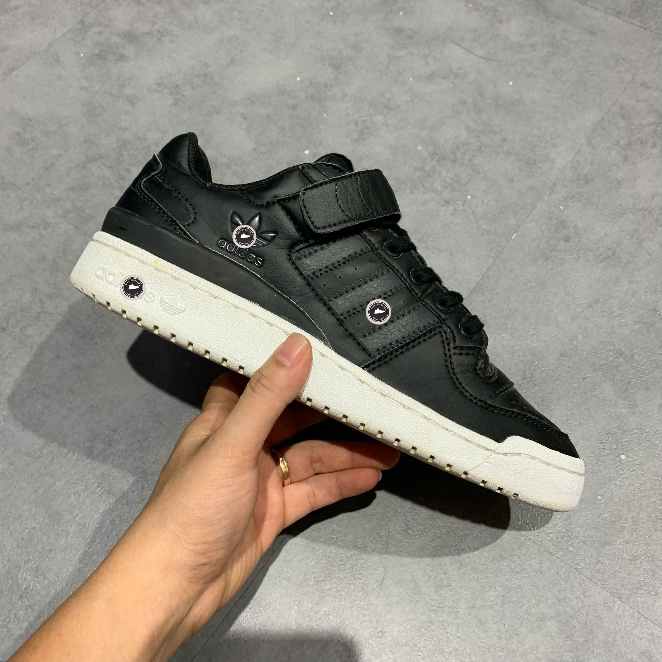 ADIDAS ORIGINALS FORUM LO 'BLACK WHITE' CG7135 SIZE 42 GIÀY 2HAND CHÍNH HÃNG PVN20498