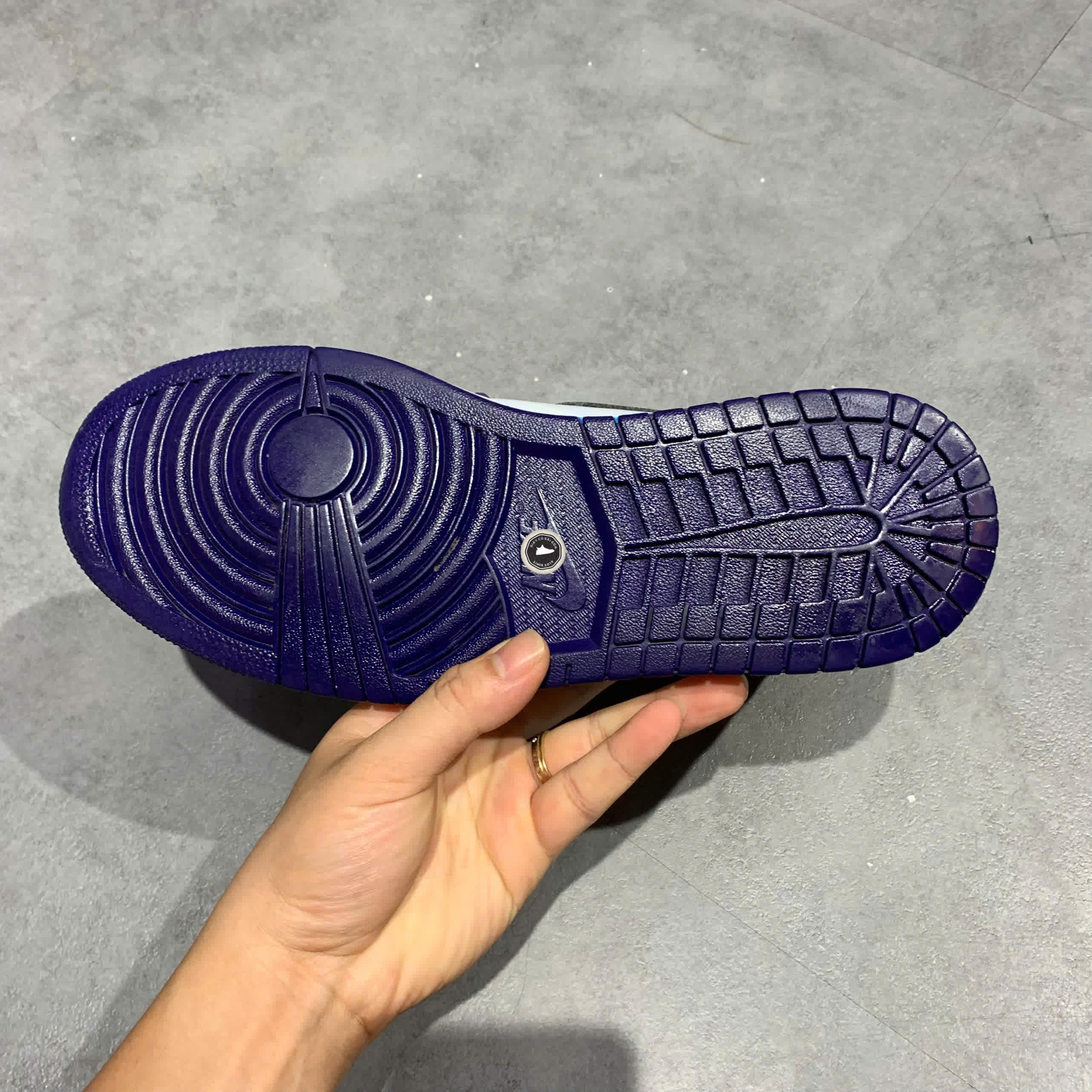 NIKE AIR JORDAN 1 RETRO MID SE 'DEEP ROYAL BLUE' 852542 400 SIZE 42.5 GIÀY 2HAND CHÍNH HÃNG PVN20657