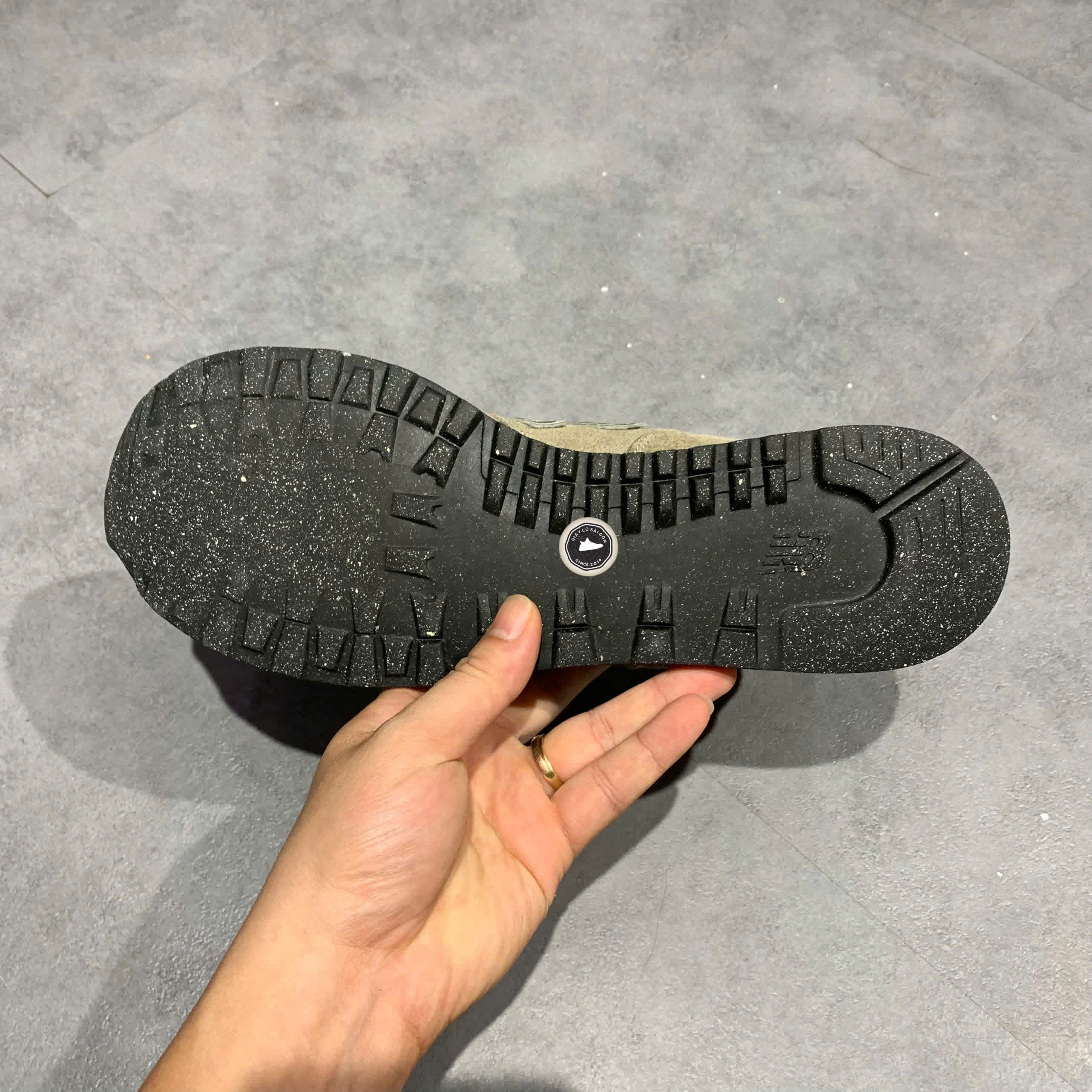 New Balance 574 Core Grey ML574EVG SIZE 42 GIÀY 2HAND CHÍNH HÃNG PVN20984