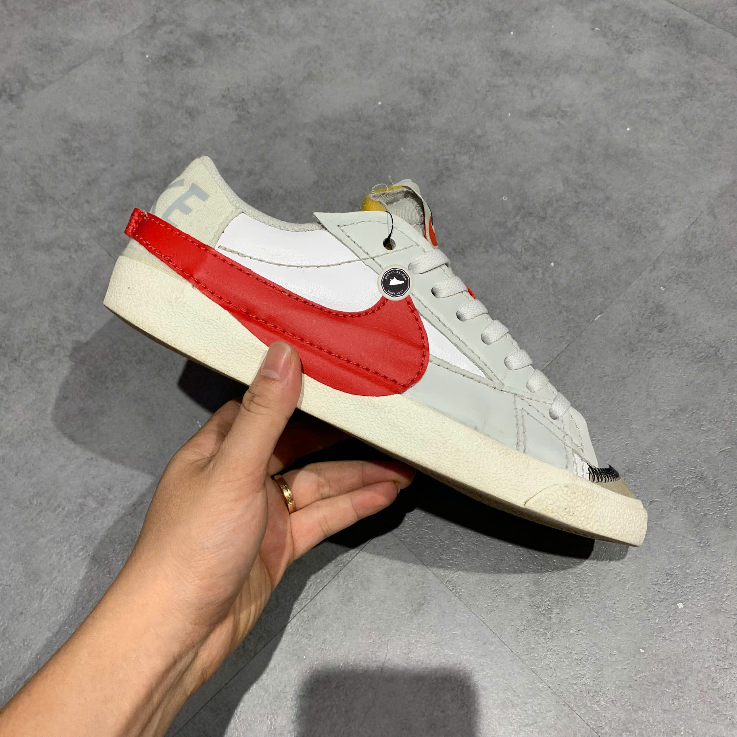 NIKE BLAZER LOW '77 JUMBO 'WHITE UNIVERSITY RED' DQ8769 100 SIZE 42.5 GIÀY 2HAND CHÍNH HÃNG PVN20429