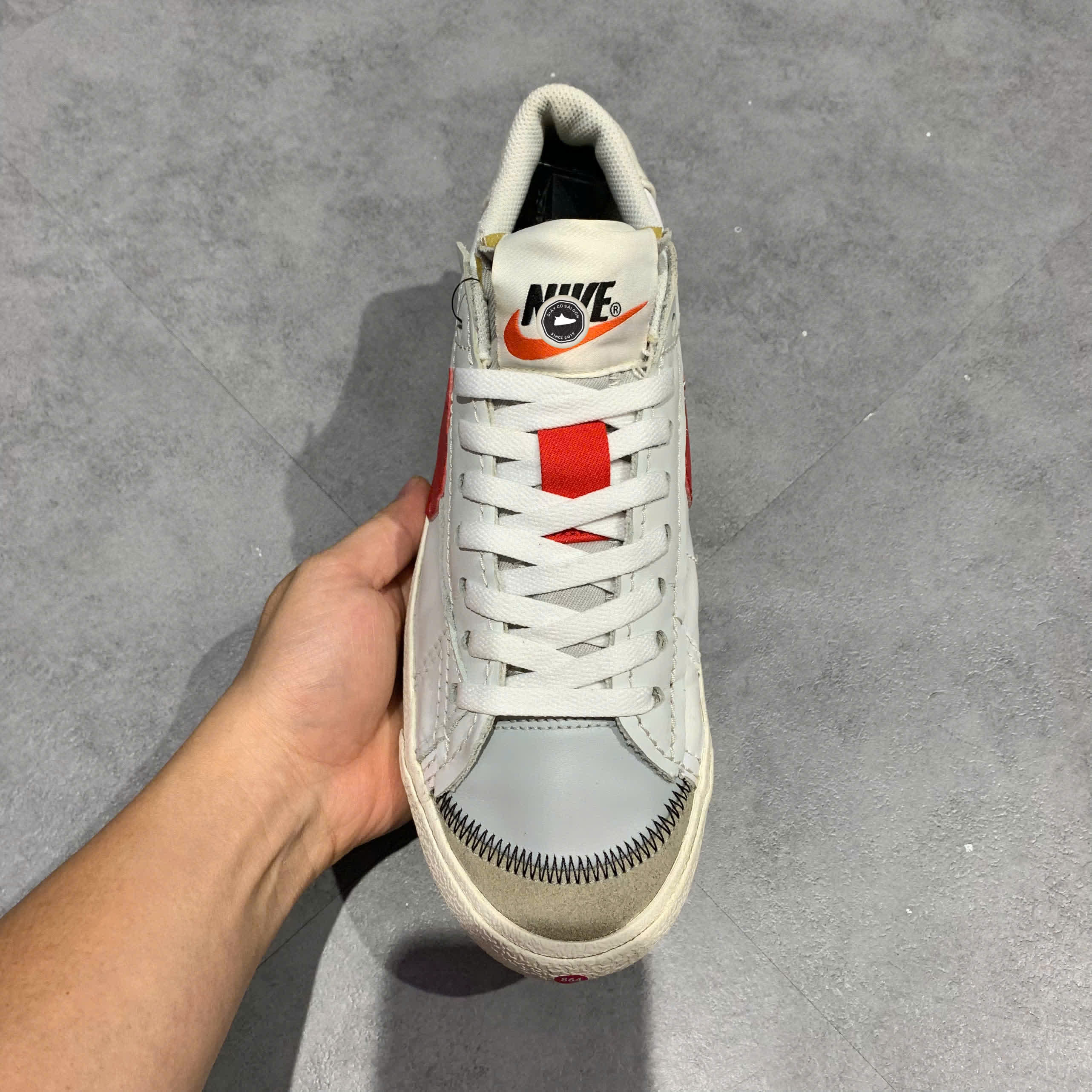 NIKE BLAZER LOW '77 JUMBO 'WHITE UNIVERSITY RED' DQ8769 100 SIZE 42.5 GIÀY 2HAND CHÍNH HÃNG PVN20429