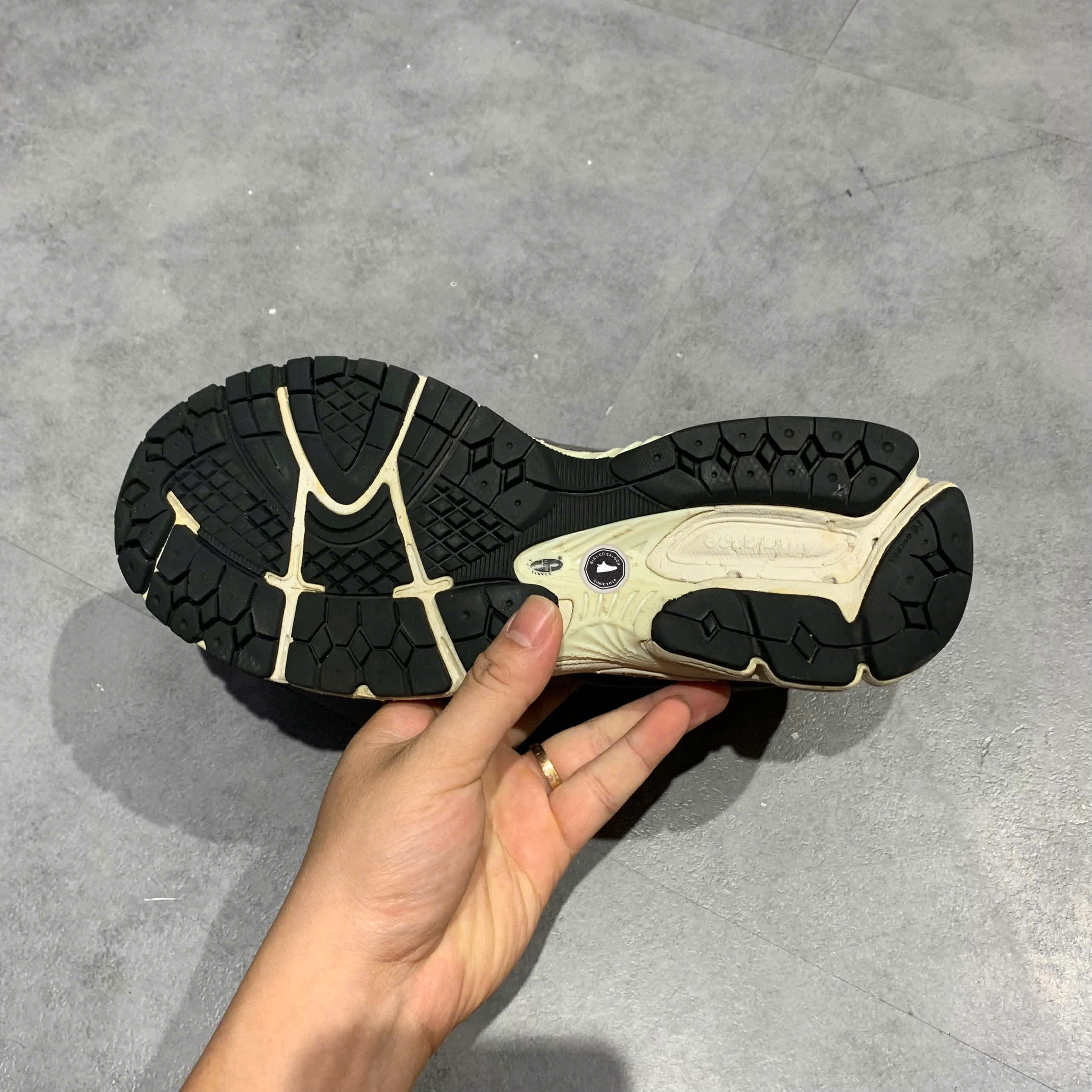 NEW BALANCE 2002R PIGMENT ML2002RD SIZE 42 GIÀY 2HAND CHÍNH HÃNG PVN21041