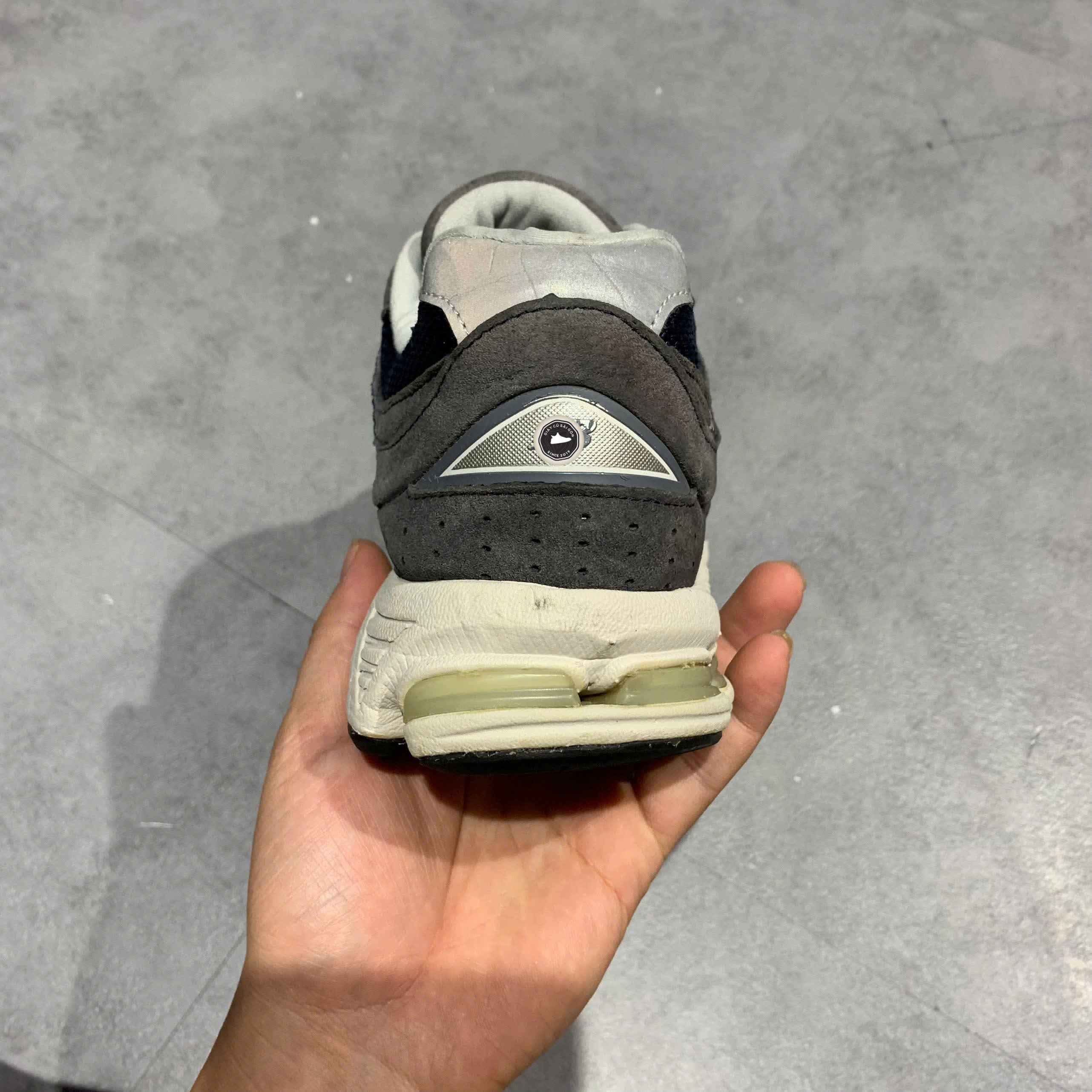 NEW BALANCE 2002R PIGMENT ML2002RD SIZE 42 GIÀY 2HAND CHÍNH HÃNG PVN21041