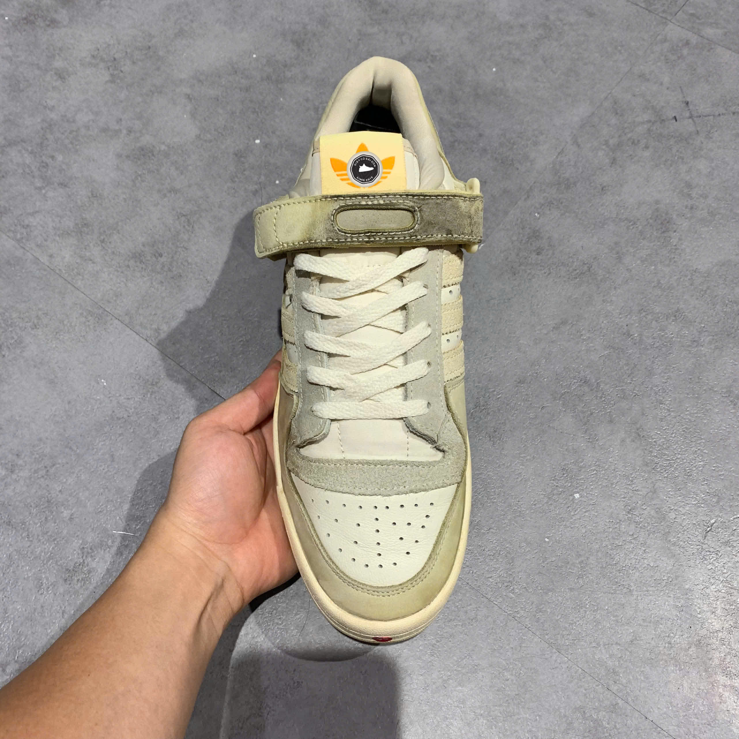 ADIDAS FORUM 84 LOW 'CREAM WHITE ALMOST YELLOW' HQ6332 SIZE 42 GIÀY 2HAND CHÍNH HÃNG PVN20384