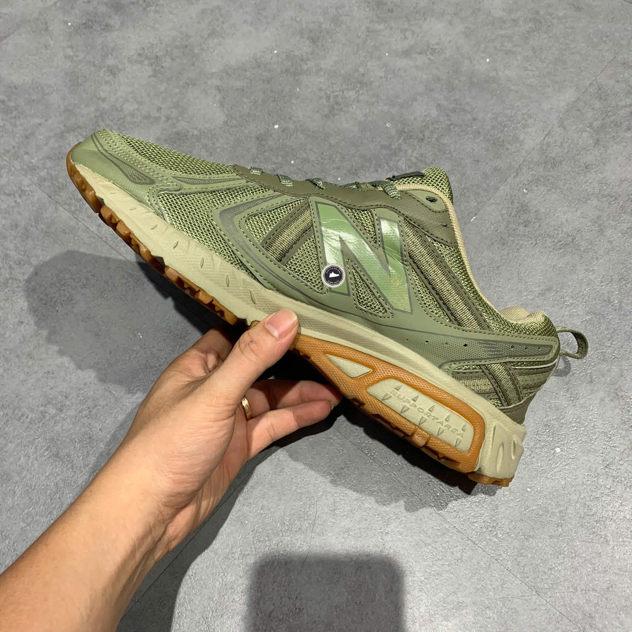 New Balance 410v5 2E Wide 'Olive Green' MT410KN5 SIZE 44 GIÀY 2HAND CHÍNH HÃNG PVN21021