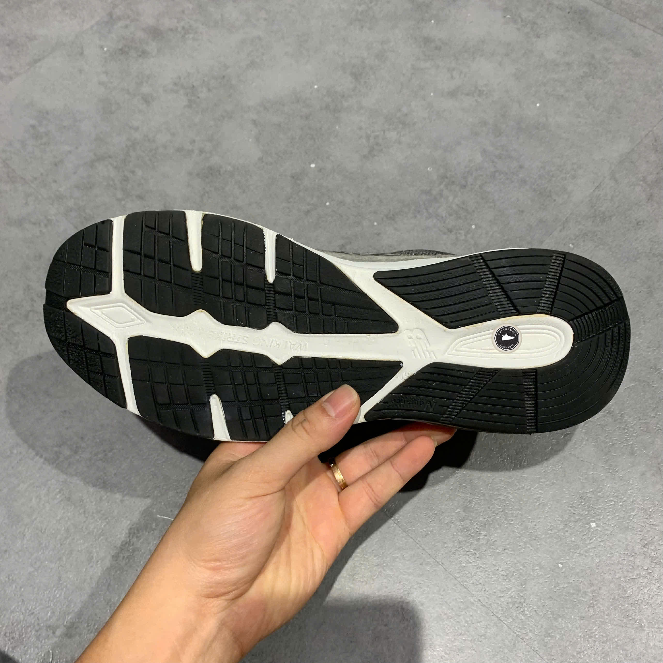 New Balance 880 'Gun Metal' MW880CF3 SIZE 42 GIÀY 2HAND CHÍNH HÃNG PVN20997