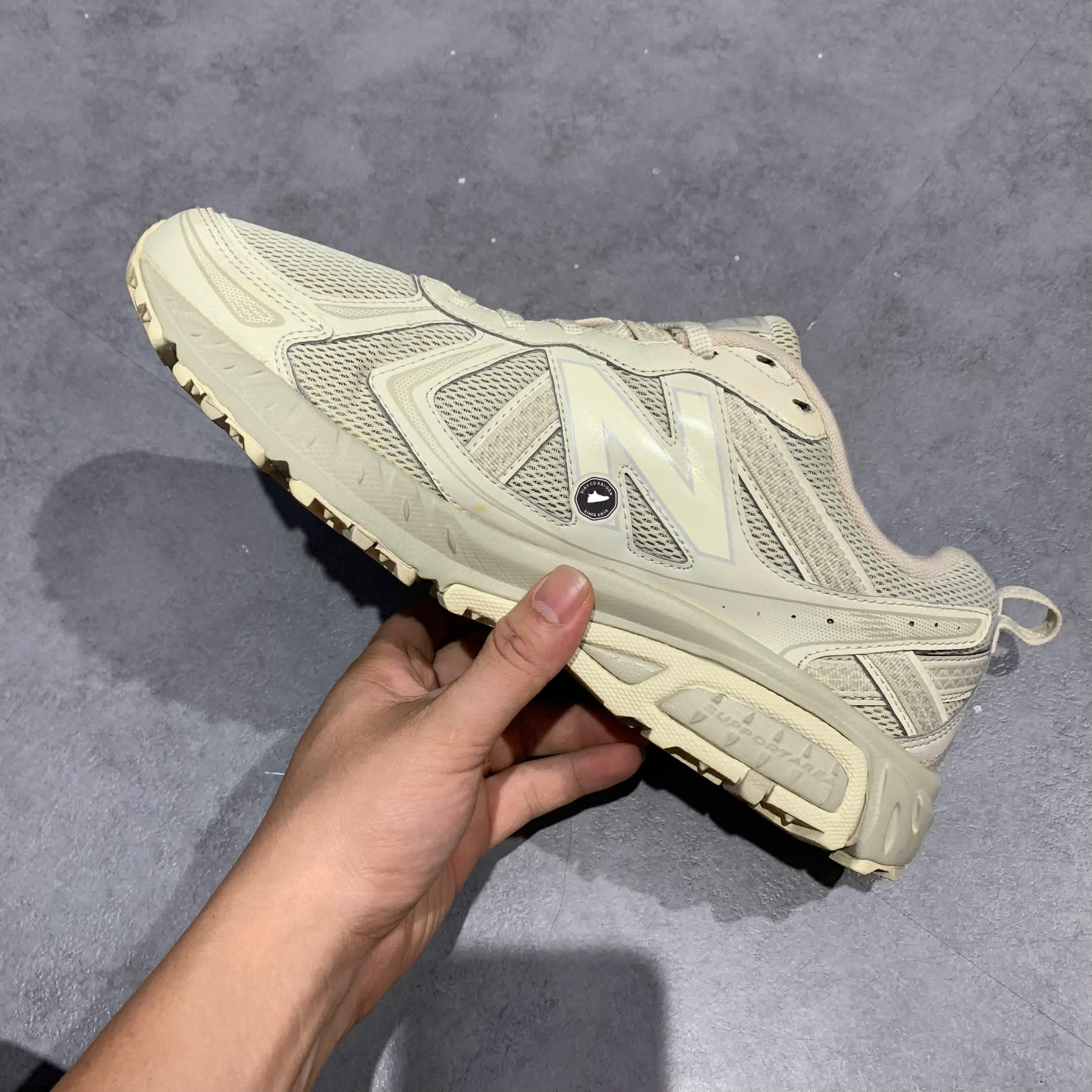 New Balance 410v5 'Milk Tea' MT410SA5 SIZE 44 GIÀY 2HAND CHÍNH HÃNG PVN21012