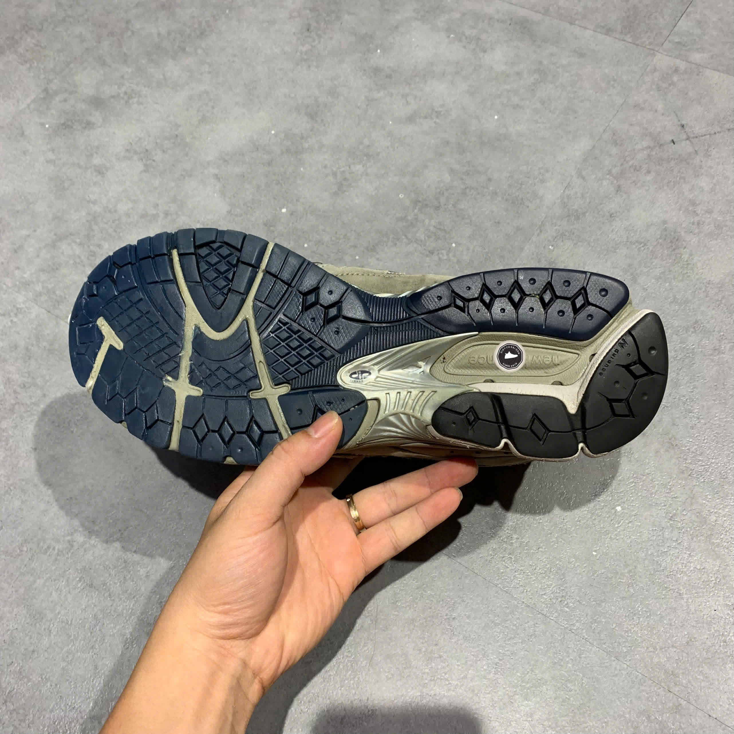 New Balance 2002R OG 'Light Grey' ML2002RA SIZE 44 GIÀY 2HAND CHÍNH HÃNG PVN21037