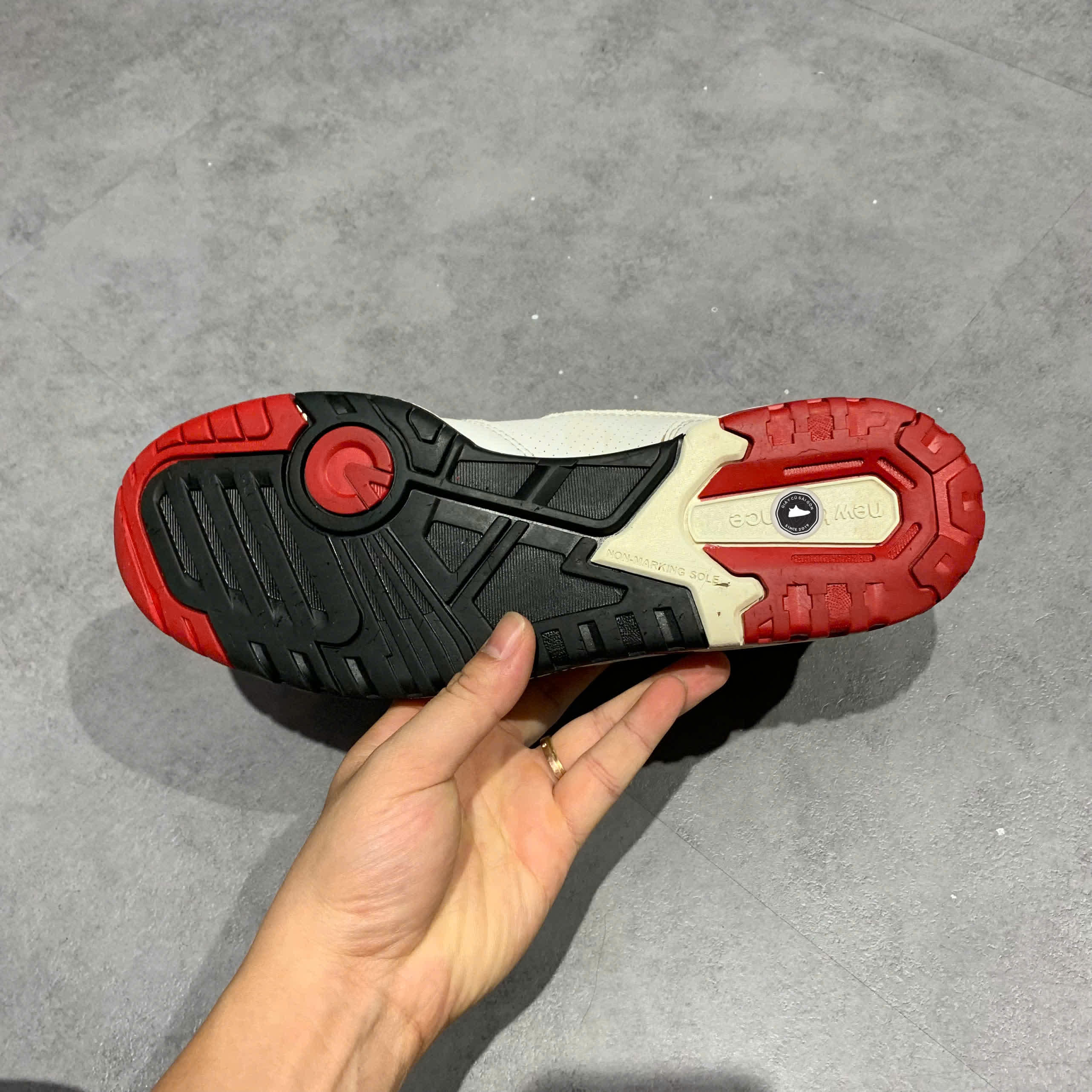 NEW BALANCE 550 'WHITE TEAM RED' BB550SE1 SIZE 43 GIÀY 2HAND CHÍNH HÃNG PVN21019