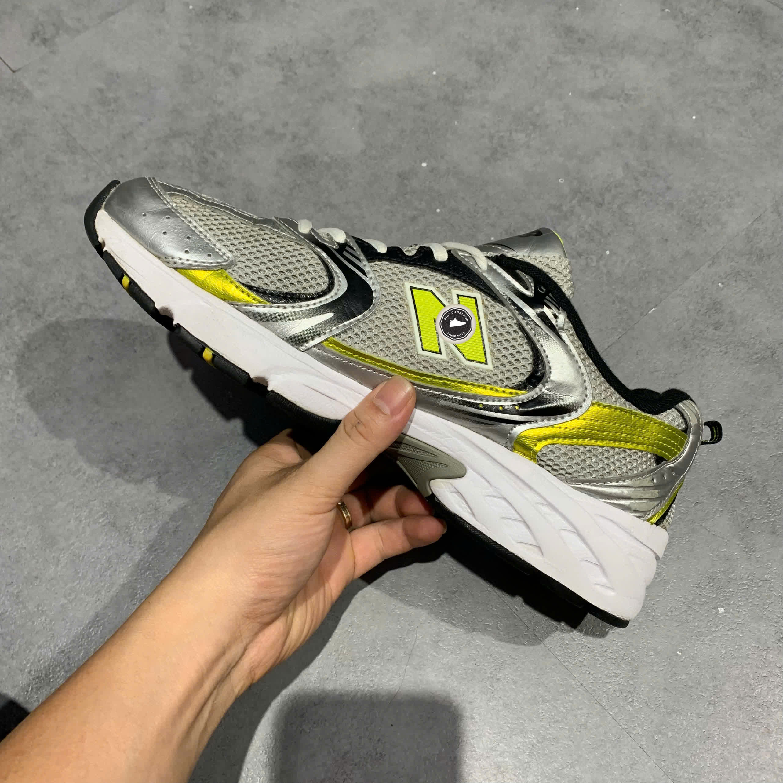 New Balance 530 Silver Yellow MR530SC SIZE 44 GIÀY 2HAND CHÍNH HÃNG PVN21049