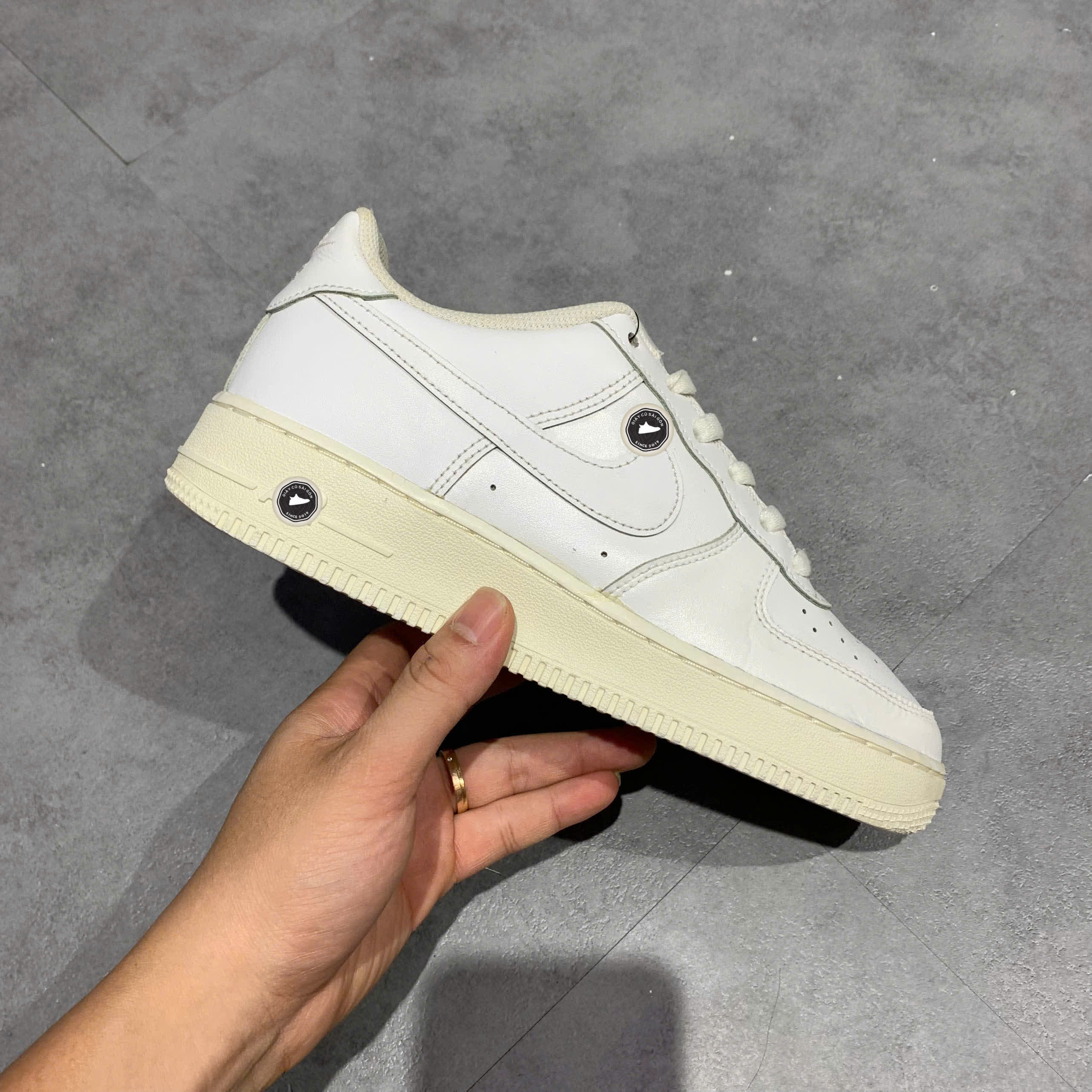 NIKE AIR FORCE 1 LE BIG KIDS' SHOES DH2920 111 SIZE 38.5 GIÀY 2HAND CHÍNH HÃNG PVN20790