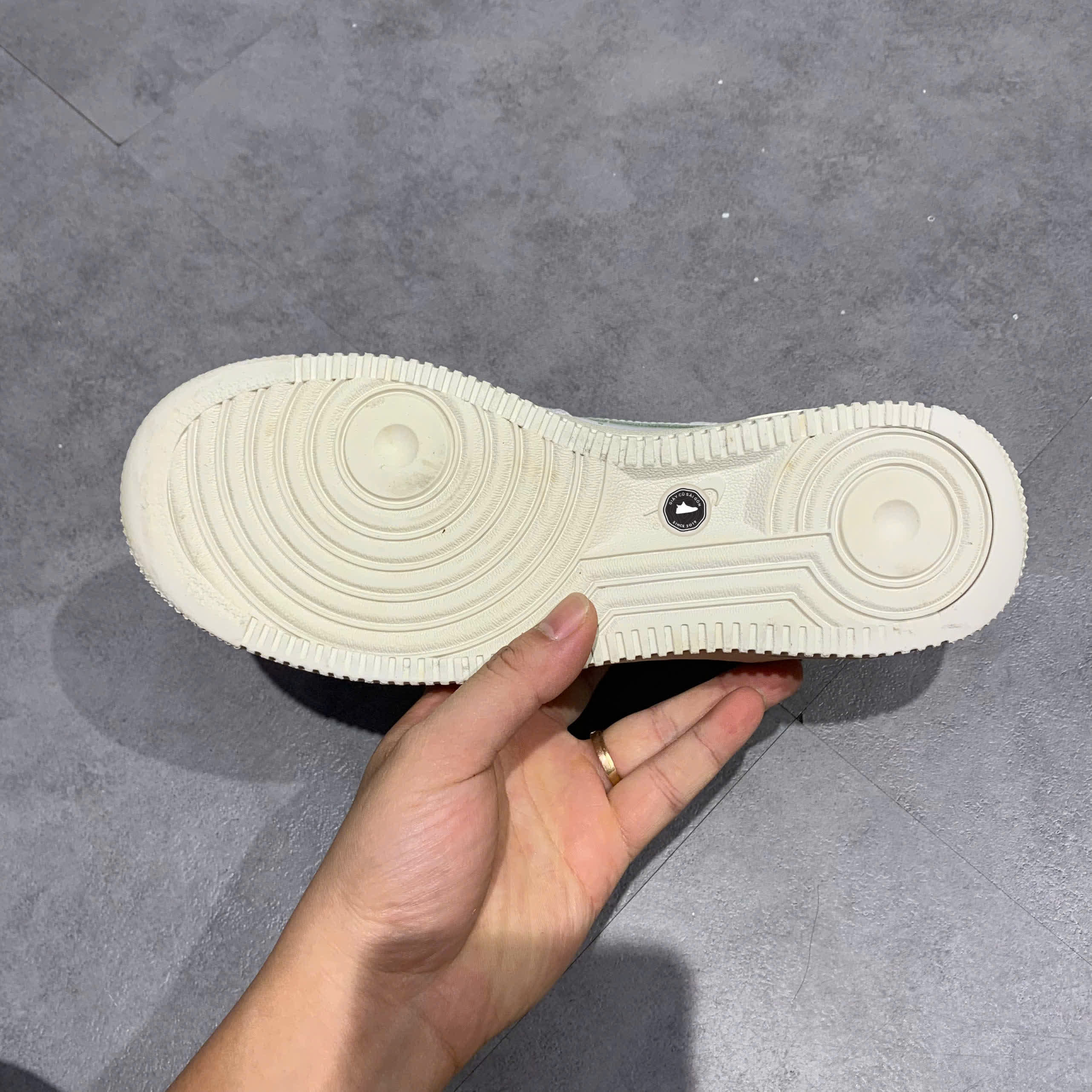 NIKE AIR FORCE 1 LE BIG KIDS' SHOES DH2920 111 SIZE 38.5 GIÀY 2HAND CHÍNH HÃNG PVN20790