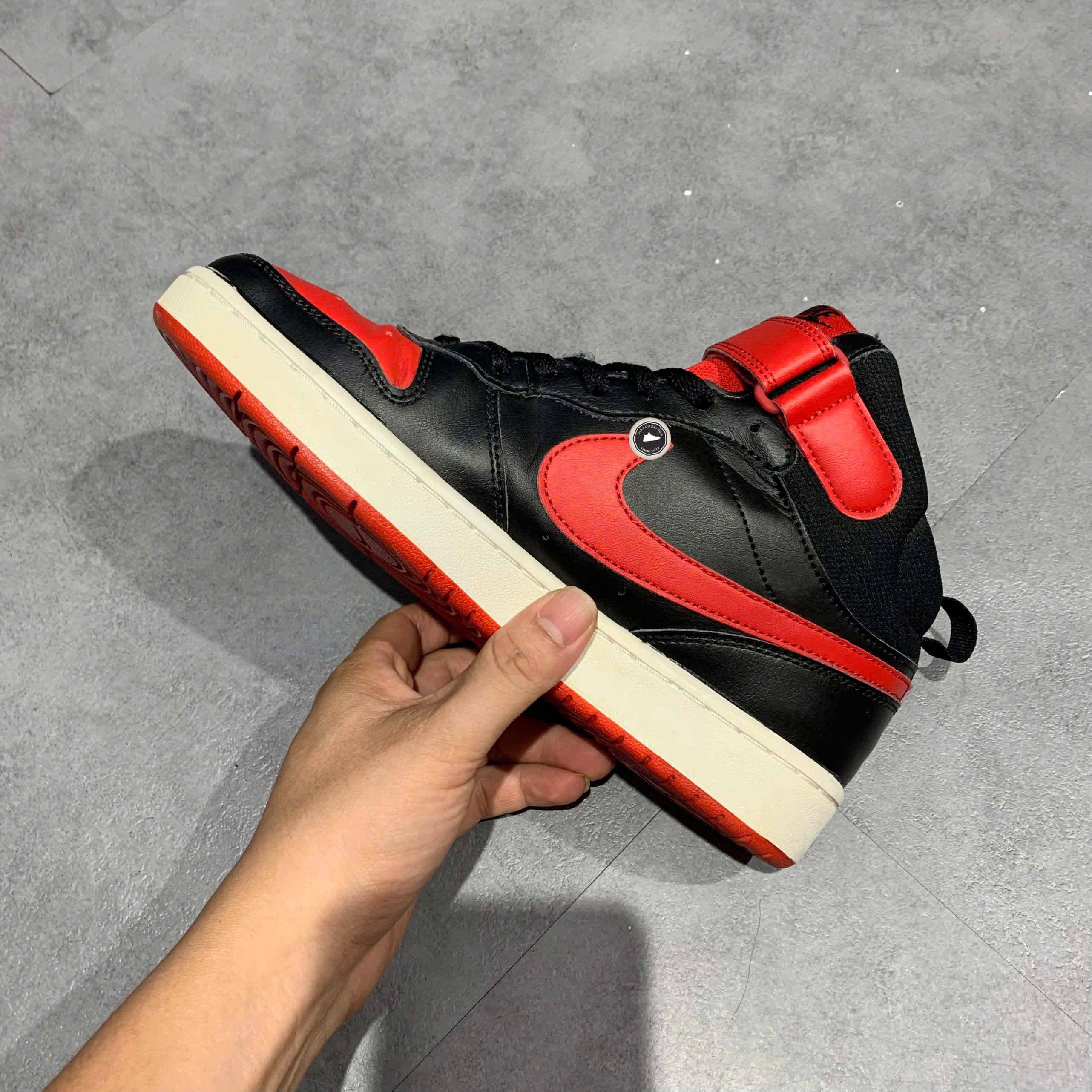 NIKE COURT BOROUGH MID 2 BLACK UNIVERSITY RED GS CD7782 003 SIZE 39 GIÀY 2HAND CHÍNH HÃNG PVN20572