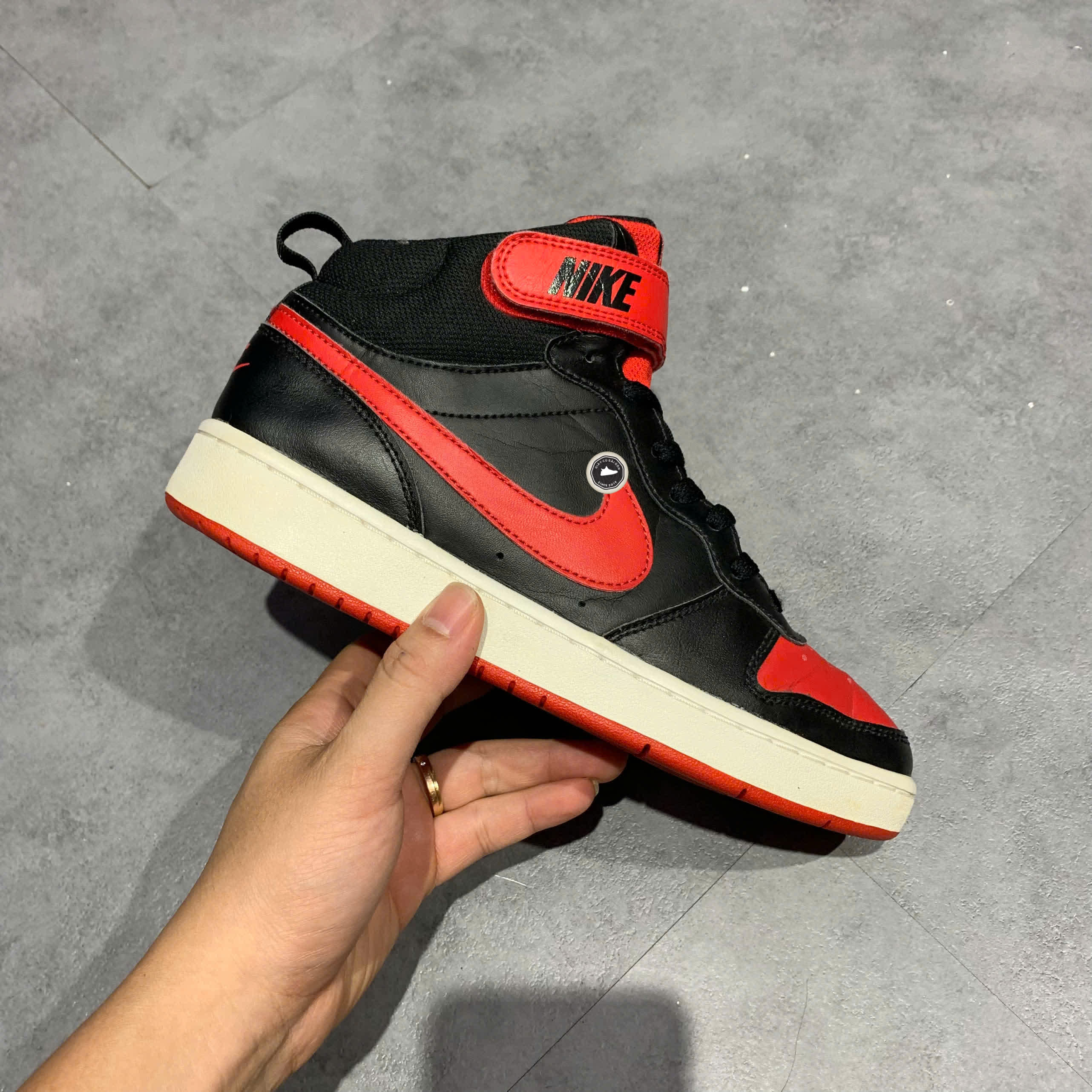 NIKE COURT BOROUGH MID 2 BLACK UNIVERSITY RED GS CD7782 003 SIZE 39 GIÀY 2HAND CHÍNH HÃNG PVN20572