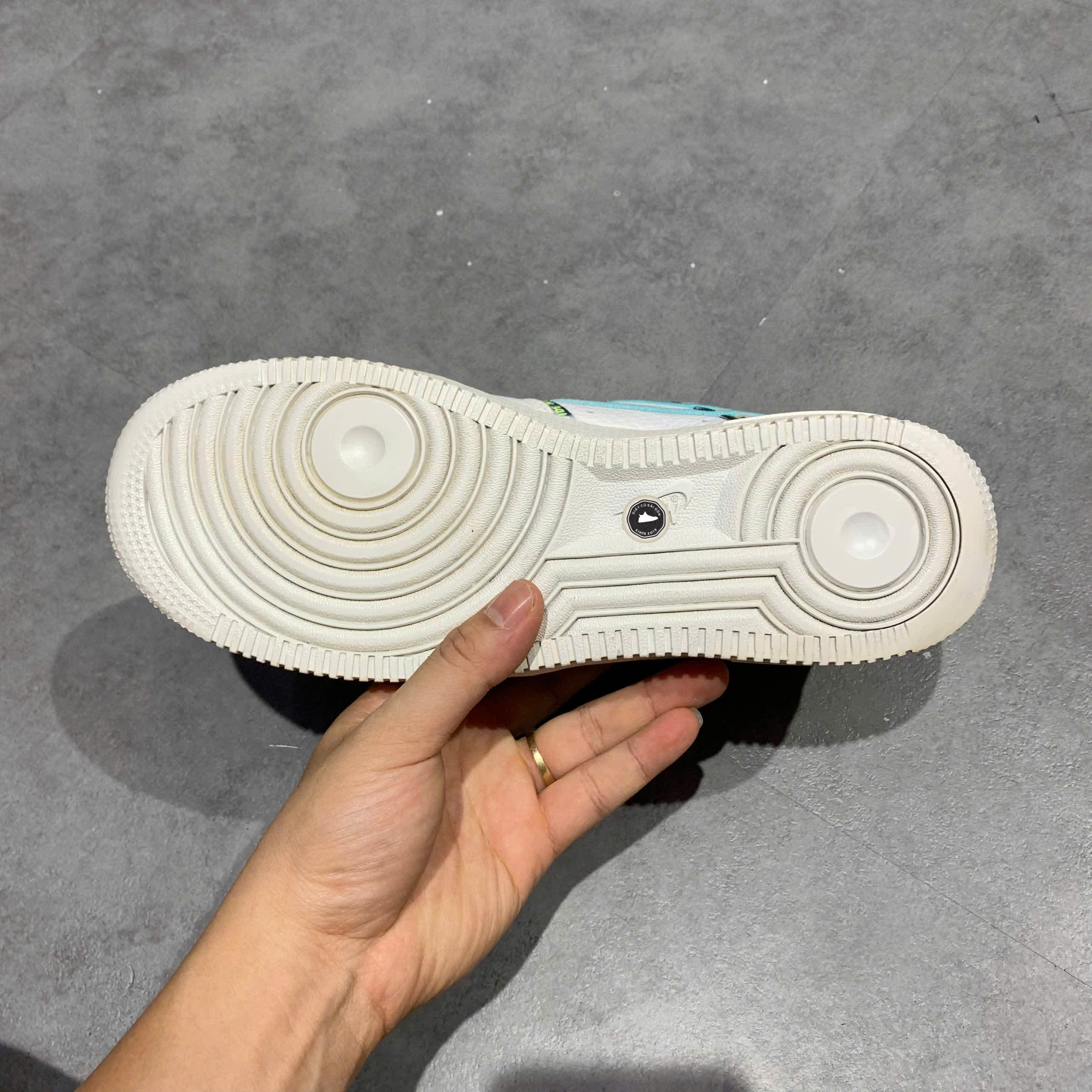 Nike Air Force 1 '07 Worldwide White Blue Fury Volt CK7213 100 SIZE 40.5 GIÀY 2HAND CHÍNH HÃNG PVN20624