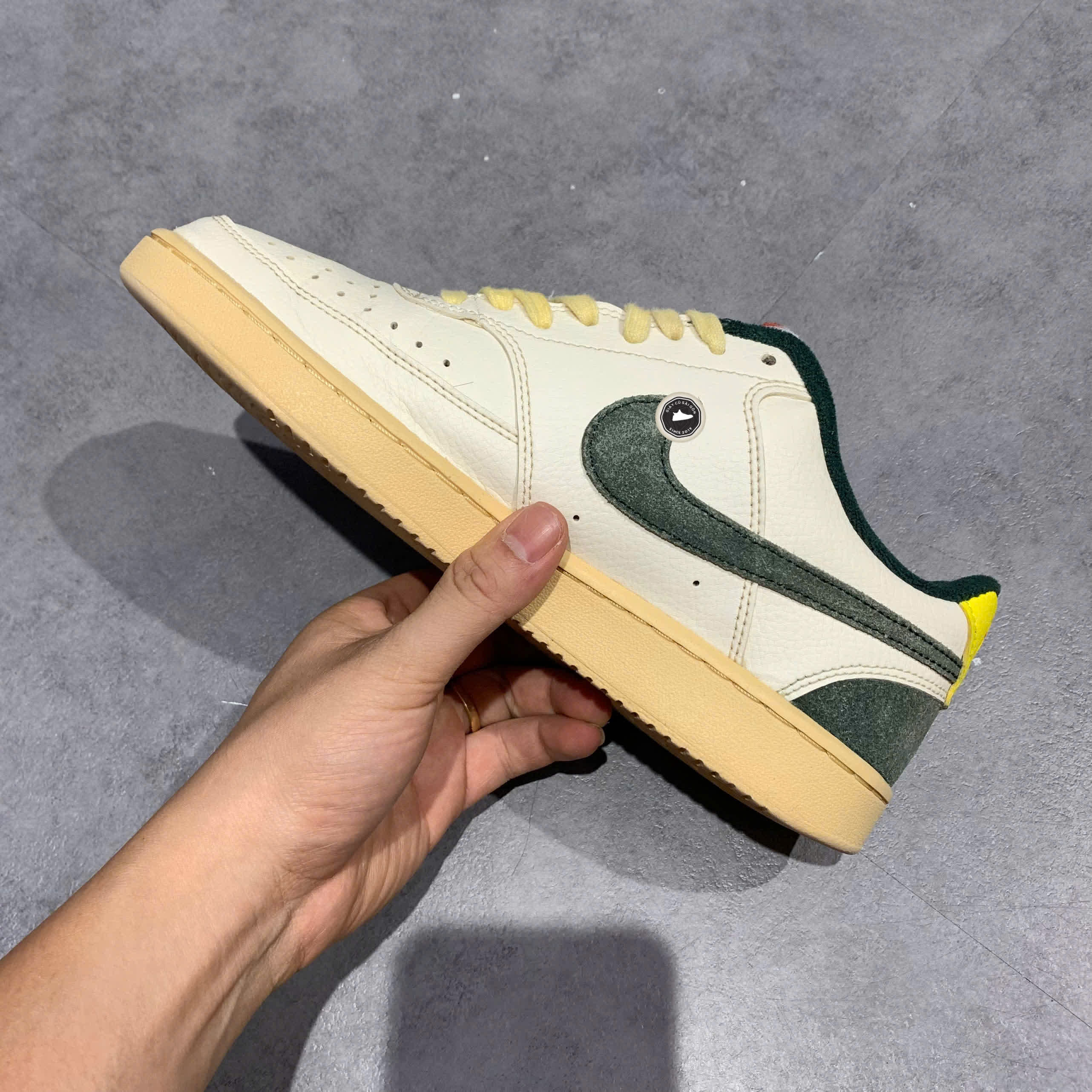 NIKE COURT VISION LOW 'SAIL PRO GREEN OPTI YELLOW' FD0320 133 SIZE 40 GIÀY 2HAND CHÍNH HÃNG PVN20472