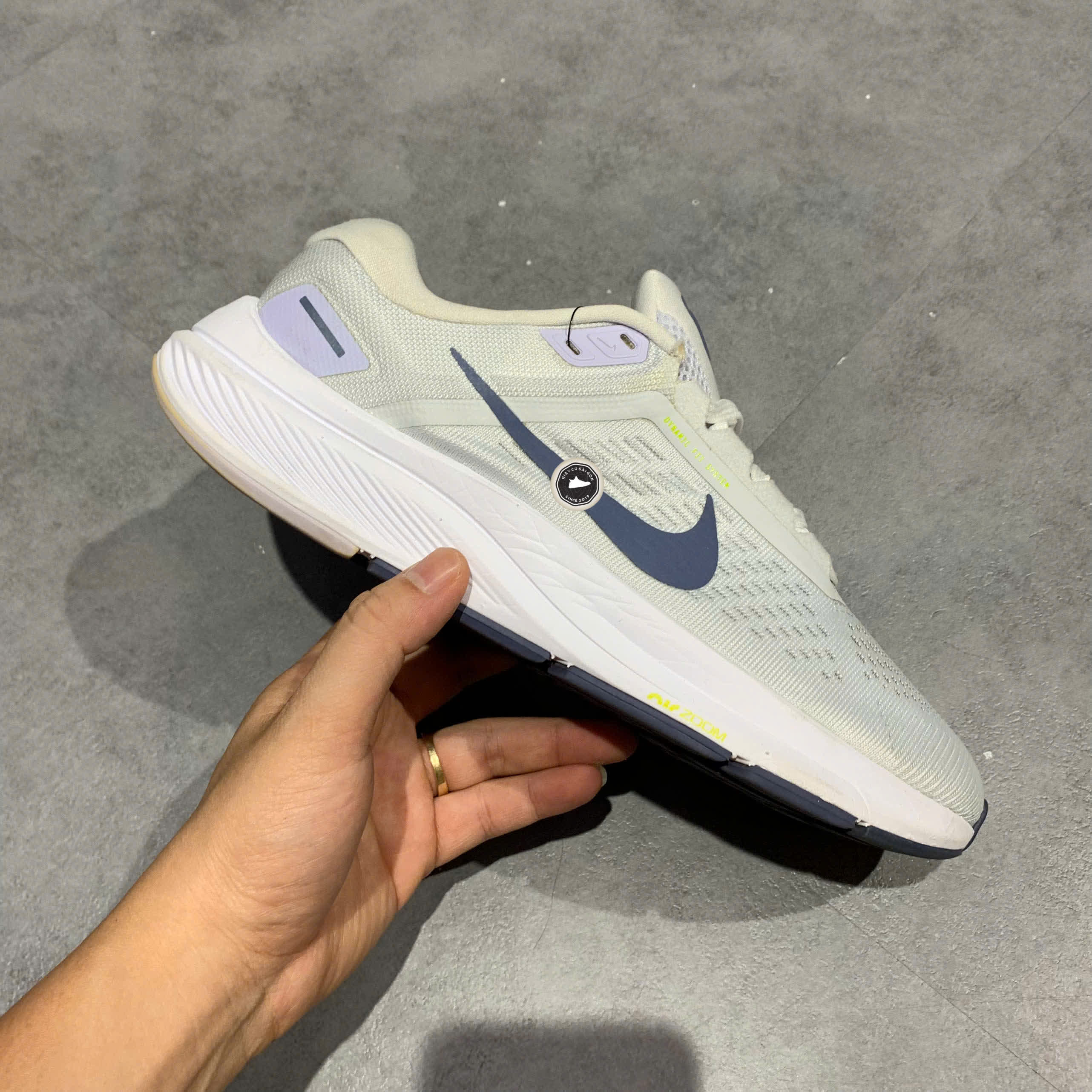 NIKE WMNS AIR ZOOM STRUCTURE 24 'GRAY TRAINING BOOT WHITE' DA8570 005 SIZE 40 GIÀY 2HAND CHÍNH HÃNG PVN20610