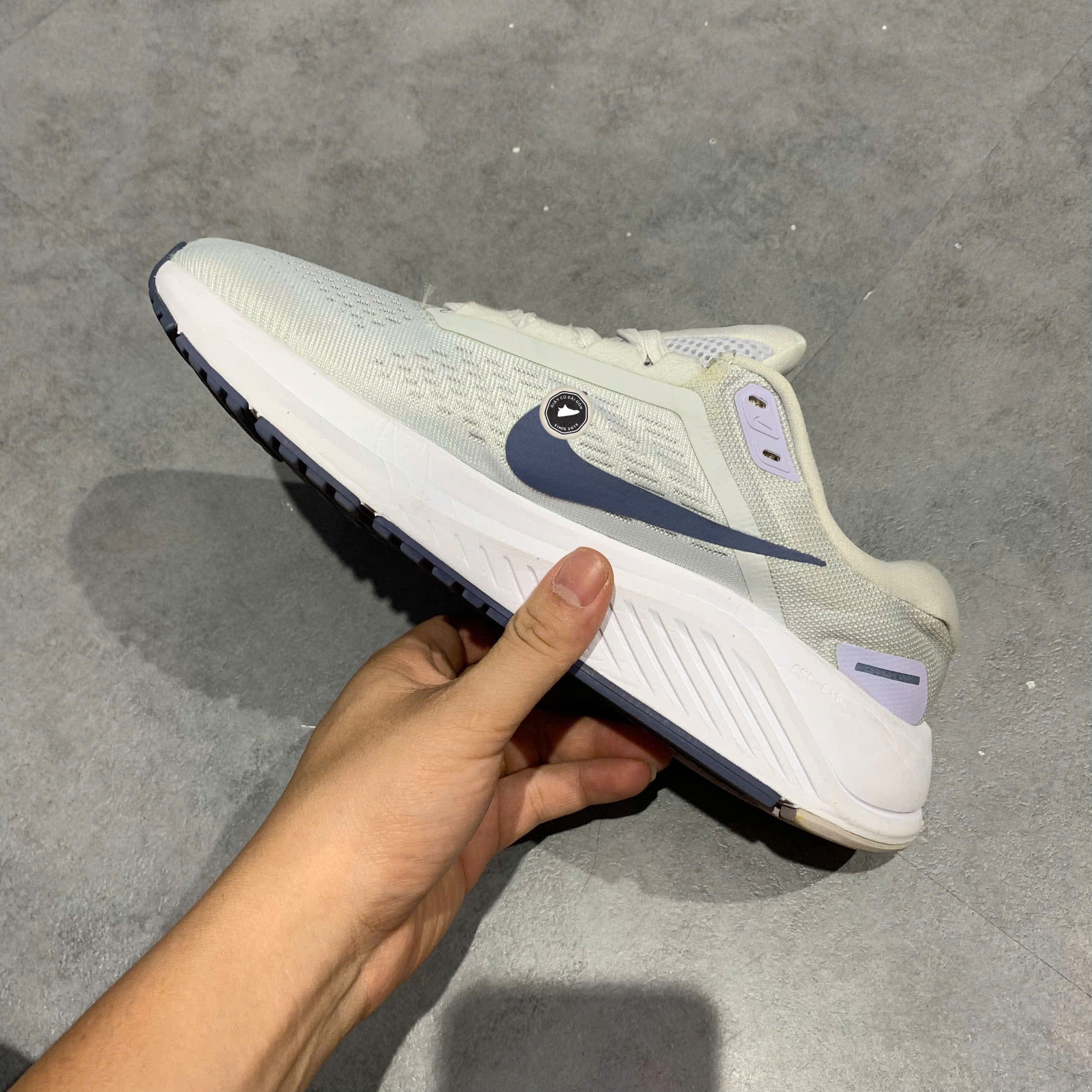 NIKE WMNS AIR ZOOM STRUCTURE 24 'GRAY TRAINING BOOT WHITE' DA8570 005 SIZE 40 GIÀY 2HAND CHÍNH HÃNG PVN20610