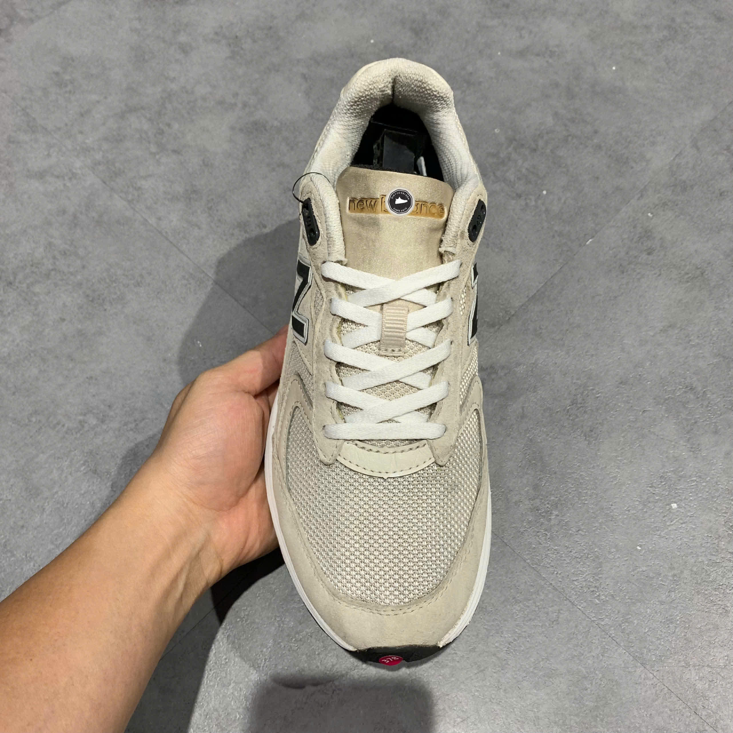 NEW BALANCE 880 SERIES 'BEIGE 2E' MW880OF3 SIZE 40.5 GIÀY 2HAND CHÍNH HÃNG PVN20981