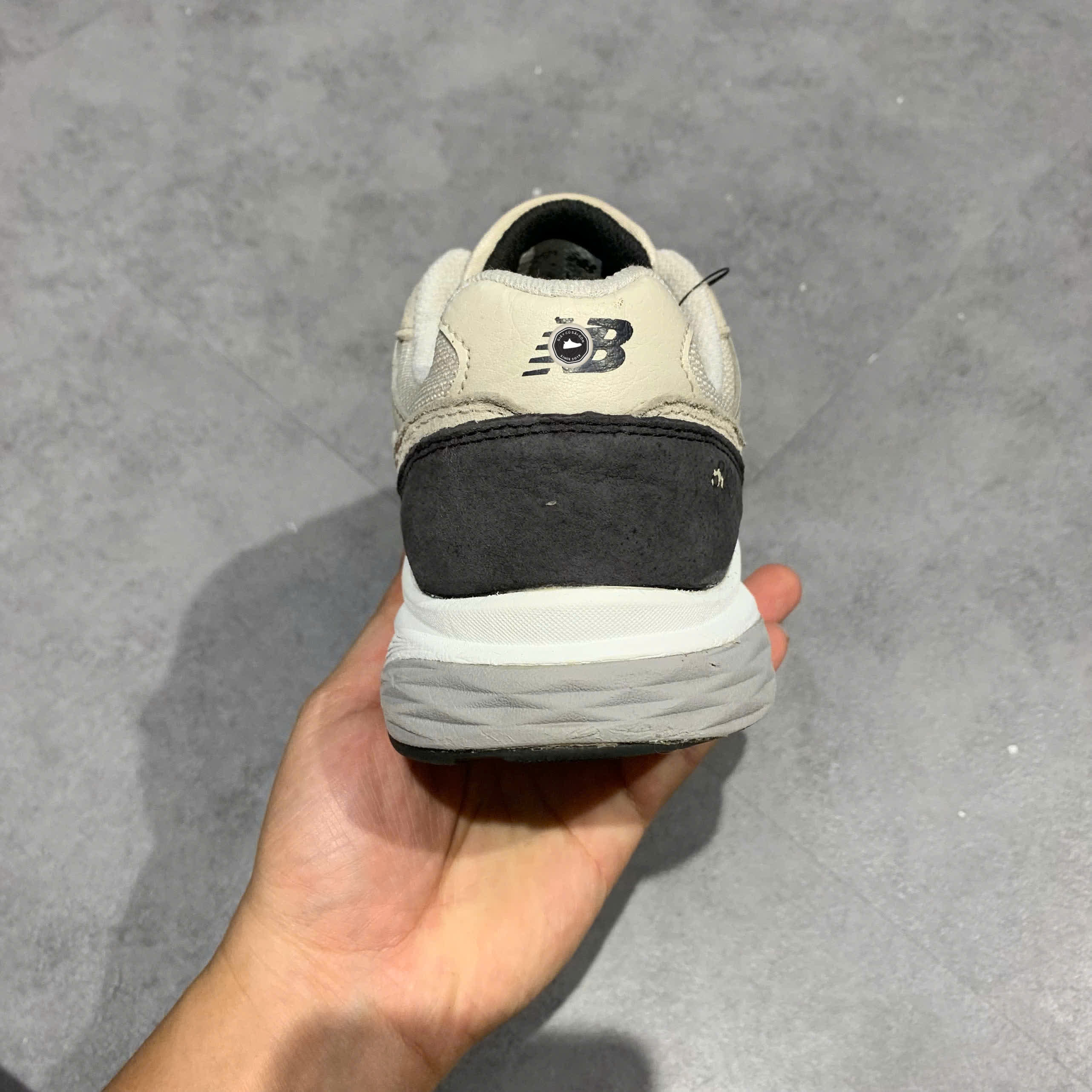 NEW BALANCE 880 SERIES 'BEIGE 2E' MW880OF3 SIZE 40.5 GIÀY 2HAND CHÍNH HÃNG PVN20981