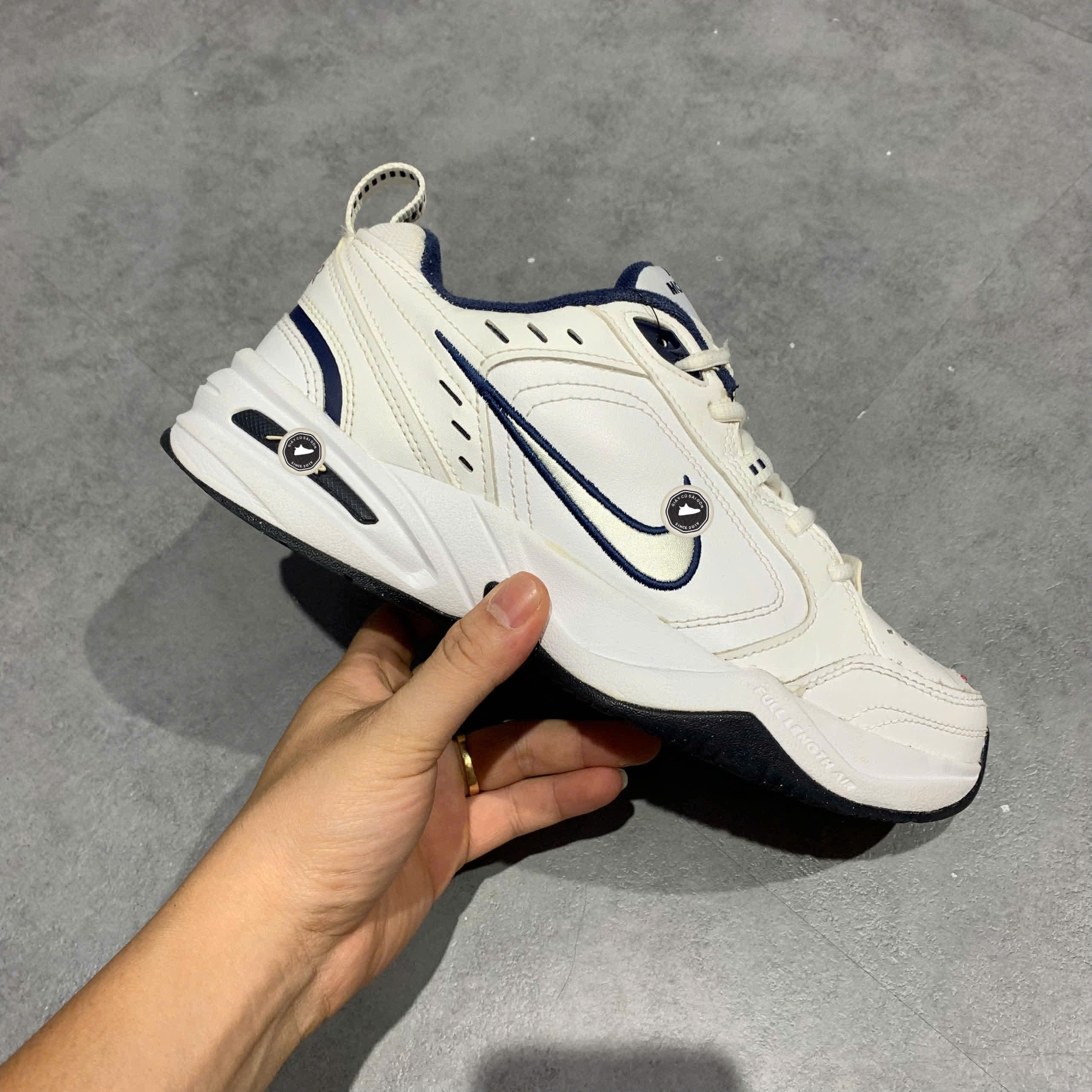 NIKE AIR MONARCH IV 'WHITE NAVY' 415445 102 SIZE 40.5 GIÀY 2HAND CHÍNH HÃNG PVN20570