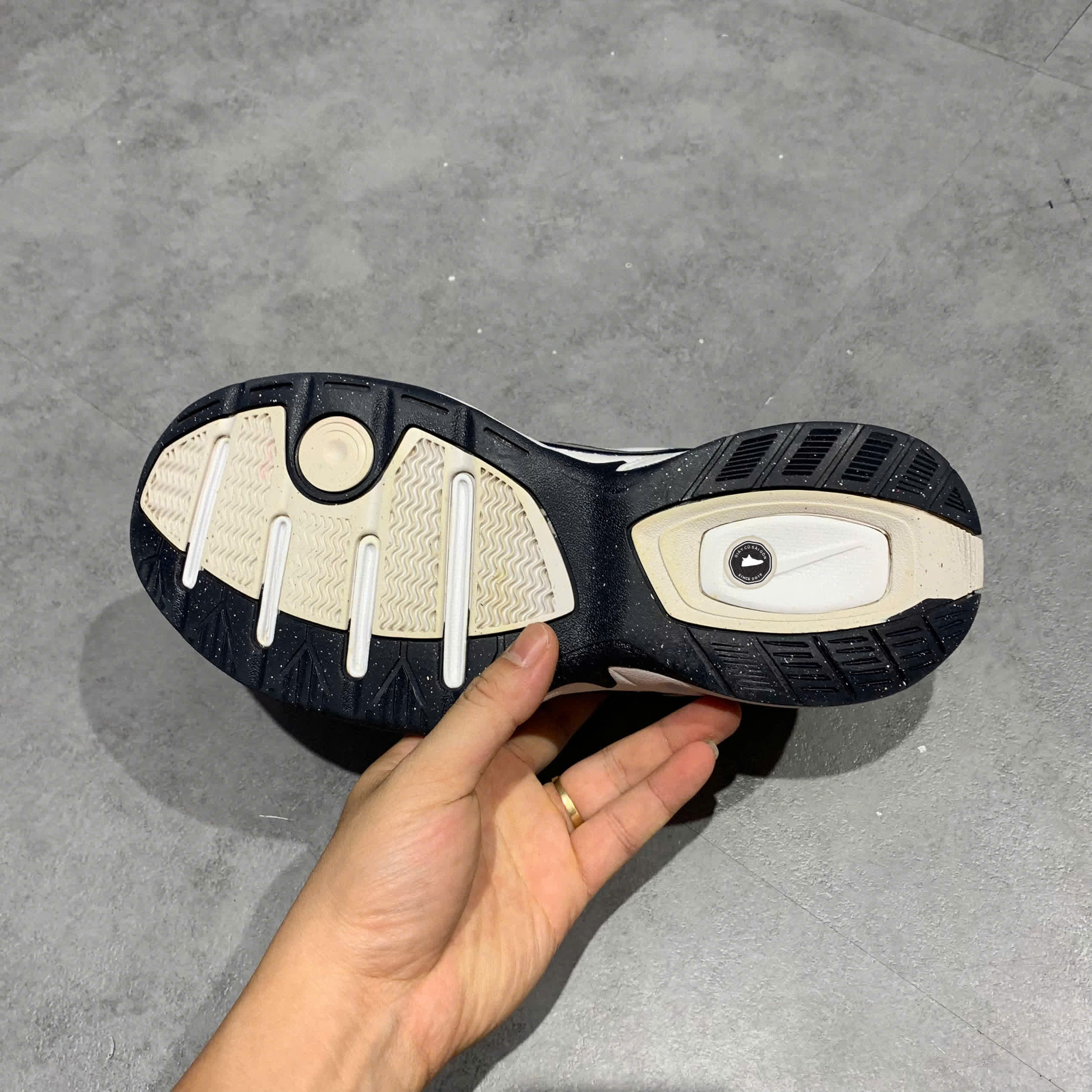 NIKE AIR MONARCH IV 'WHITE NAVY' 415445 102 SIZE 40.5 GIÀY 2HAND CHÍNH HÃNG PVN20570