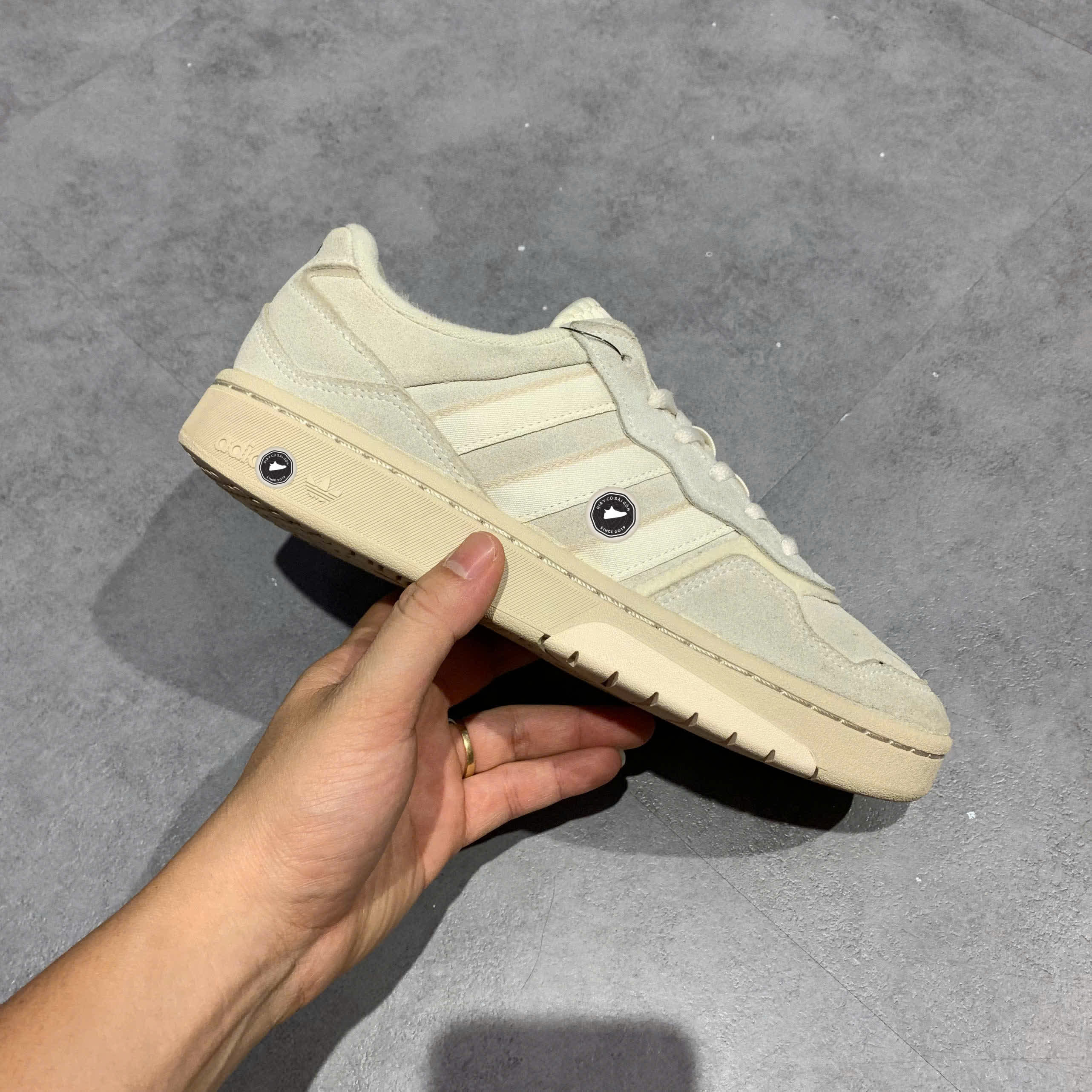 ADIDAS ORIGINALS COURTIC WHITE CORE BROWN GX4367 SIZE 40 GIÀY 2HAND CHÍNH HÃNG PVN20415