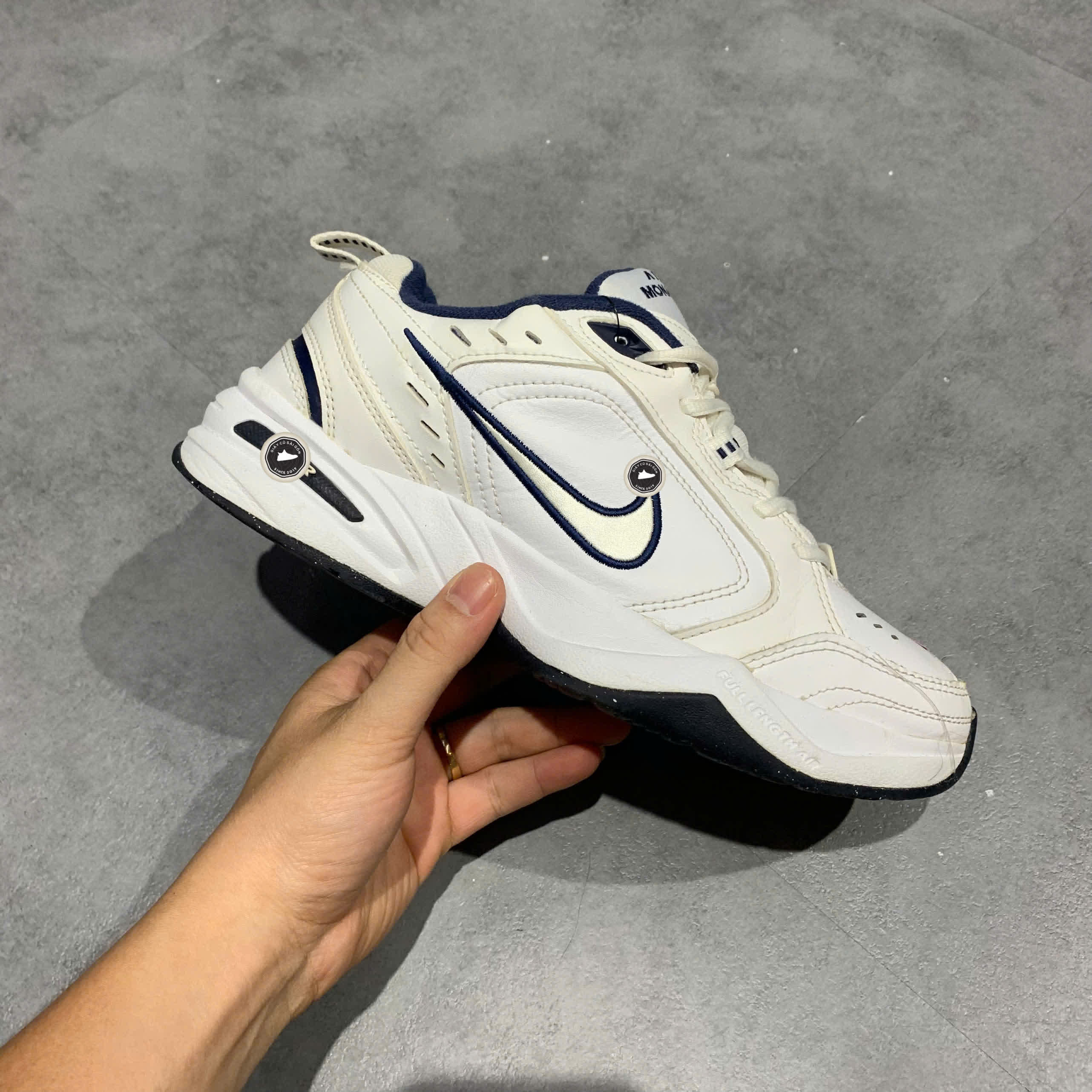 Nike Air Monarch IV White/Metallic Silver 415445 102 SIZE 40.5 GIÀY 2HAND CHÍNH HÃNG PVN20409