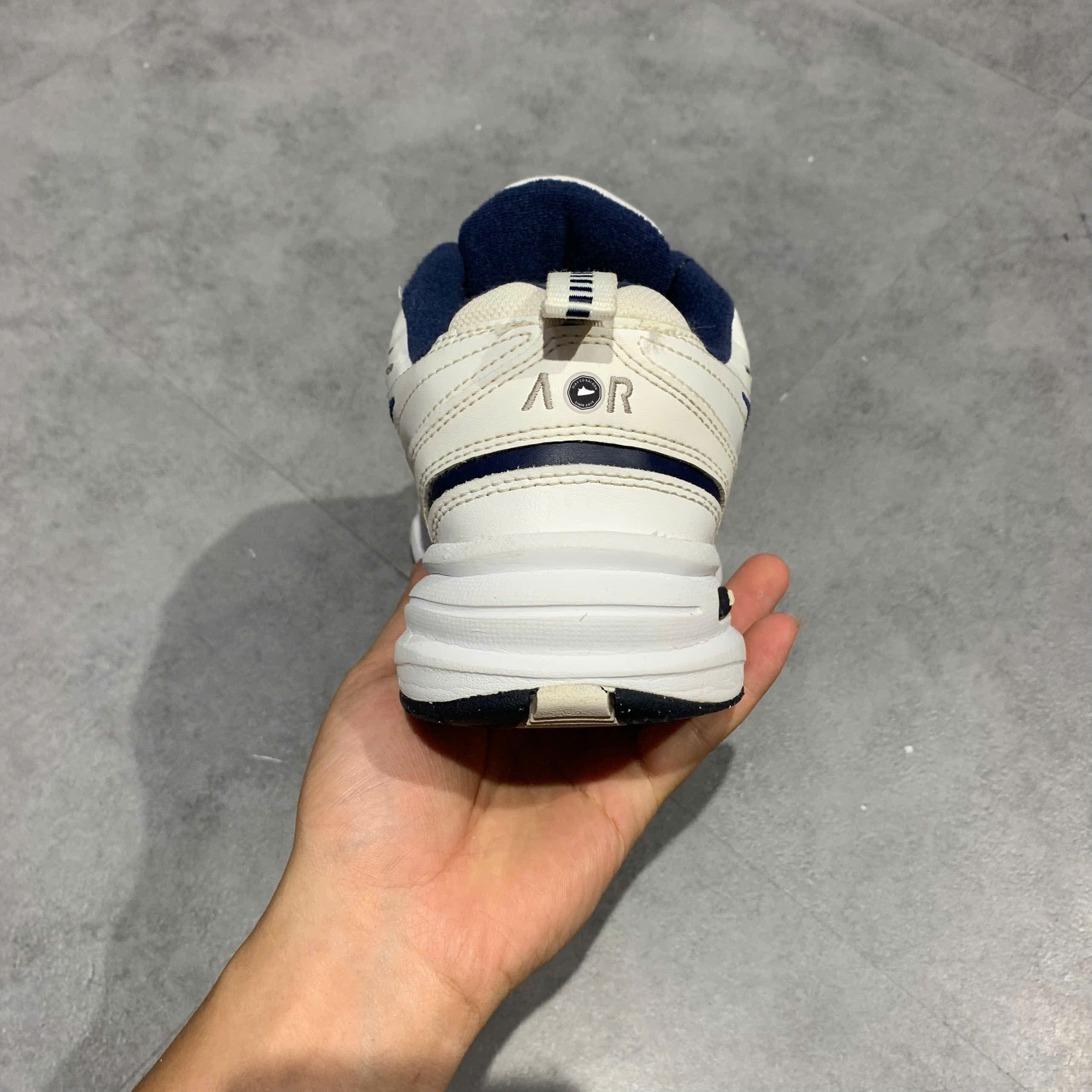 Nike Air Monarch IV White/Metallic Silver 415445 102 SIZE 40.5 GIÀY 2HAND CHÍNH HÃNG PVN20409