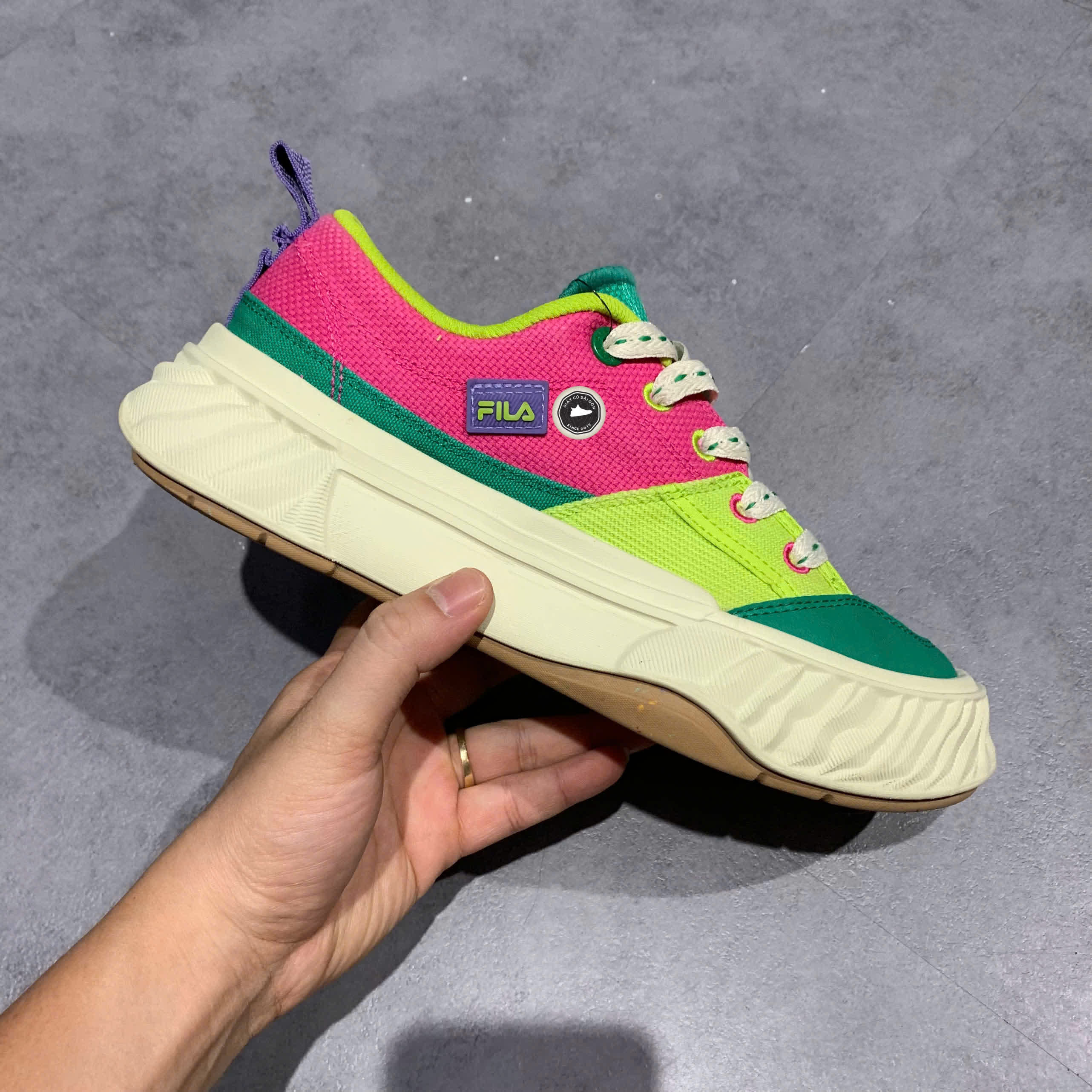 GIÀY THỂ THAO THỜI TRANG FILA F12W422304FBT SIZE 40 GIÀY 2HAND CHÍNH HÃNG PVN20561