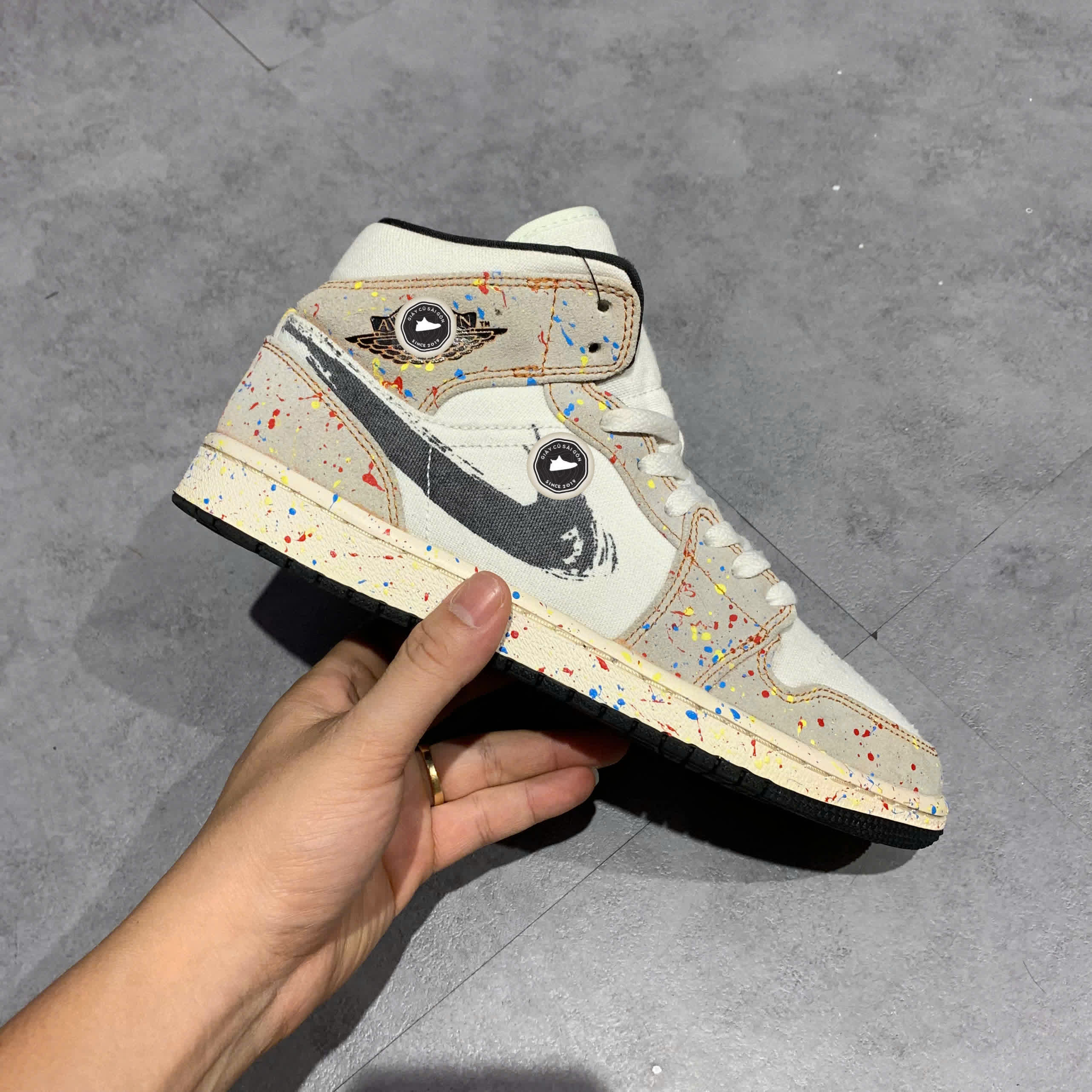 NIKE AIR JORDAN 1 MID SE 'BRUSHSTROKE PAINT SPLATTER' DA8005 100 SIZE 40.5 GIÀY 2HAND CHÍNH HÃNG PVN20631