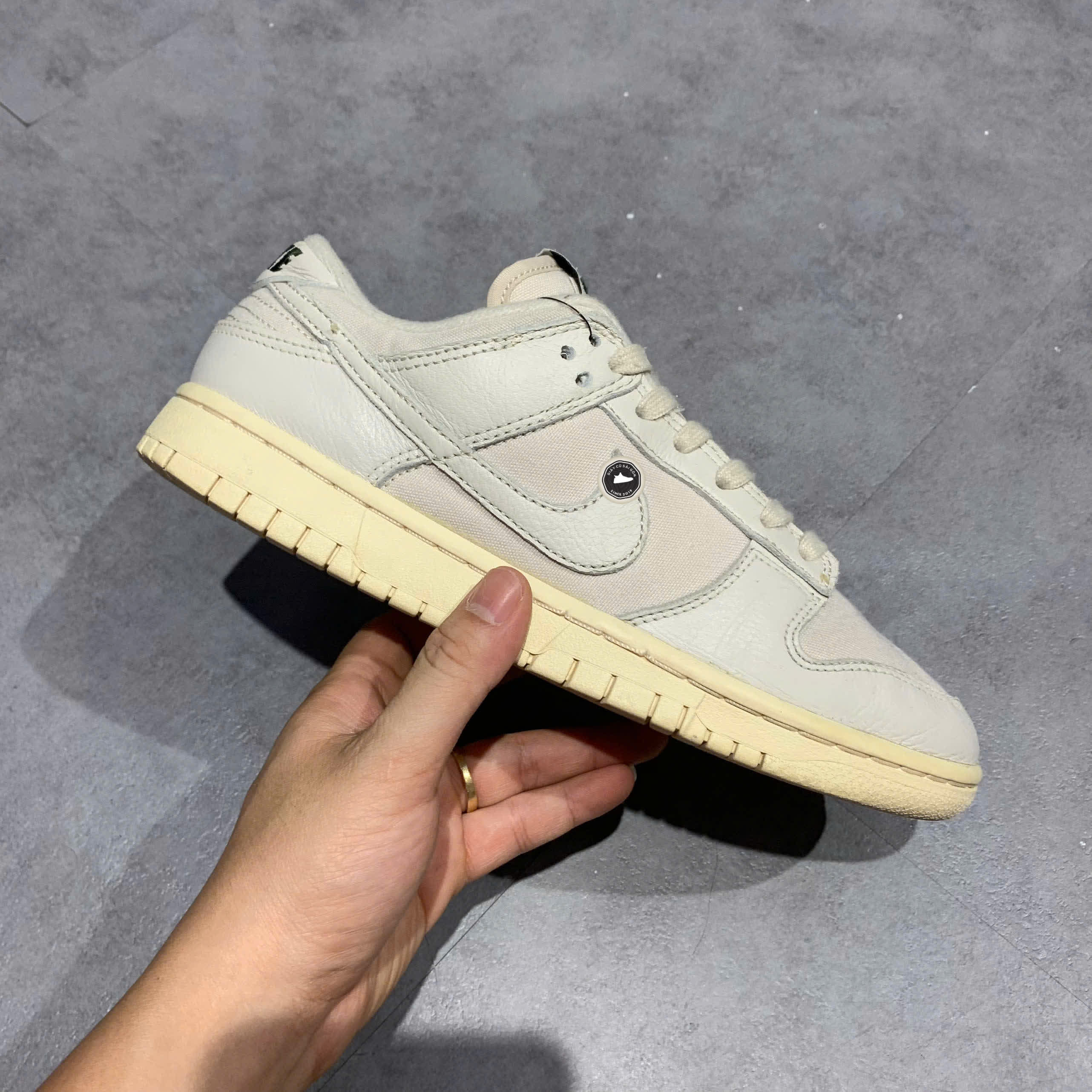 NIKE DUNK LOW PREMIUM 'LIGHT OREWOOD BROWN' DZ2538 100 SIZE 40 GIÀY 2HAND CHÍNH HÃNG PVN20051