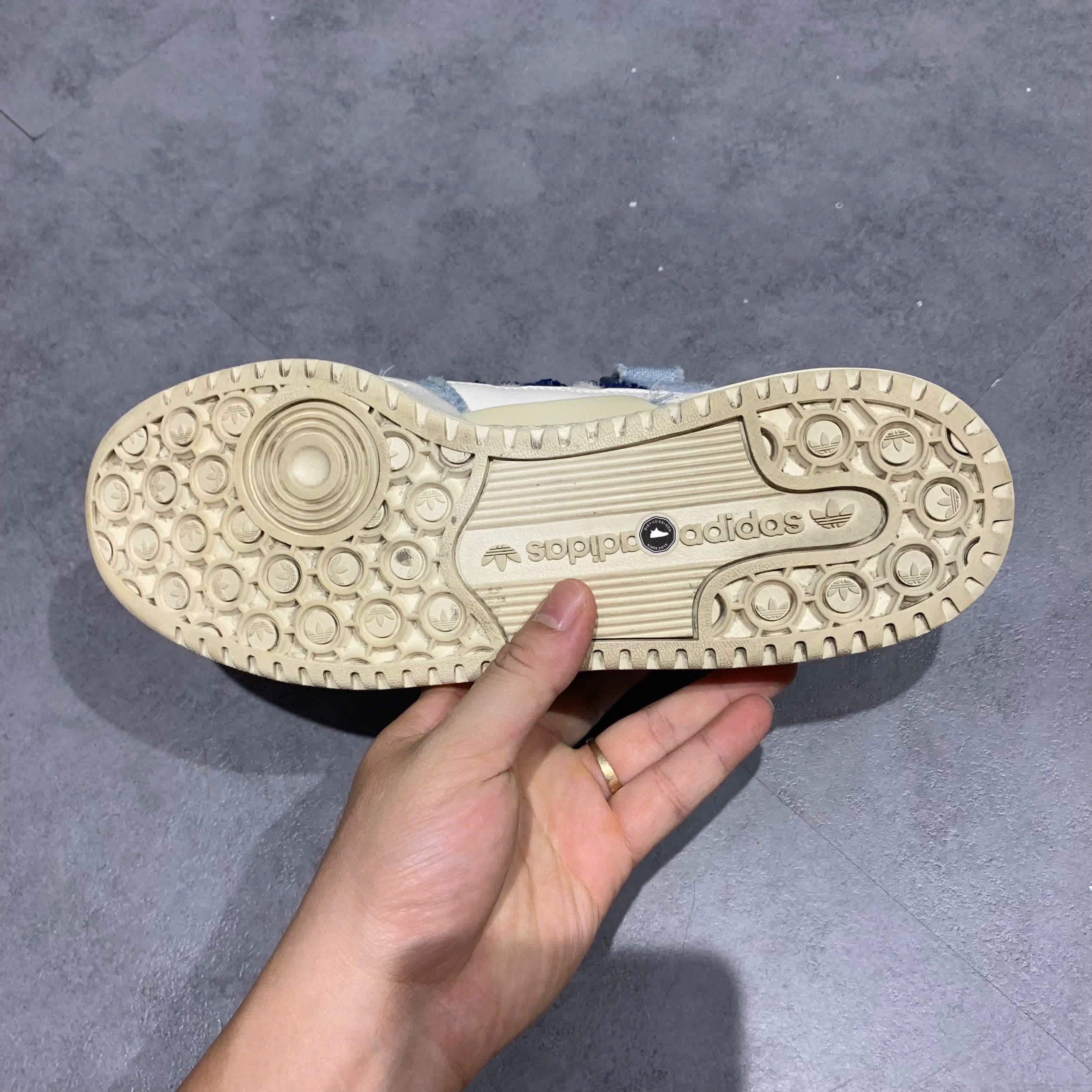 ADIDAS FORUM LOW BLUE CLOUD WHITE HQ6334 SIZE 40 2/3 GIÀY 2HAND CHÍNH HÃNG PVN20606